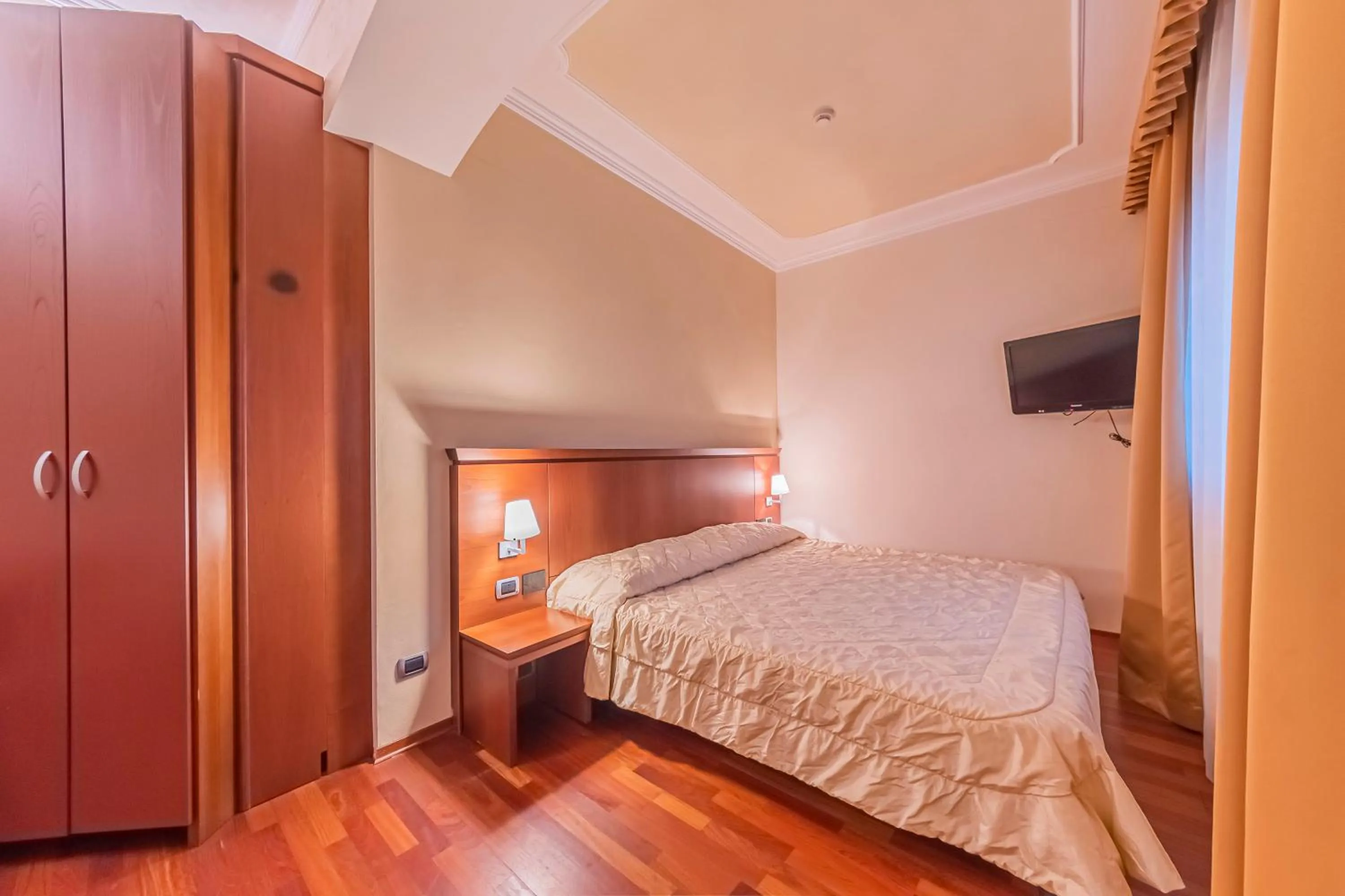 Bedroom, Bed in Dado Hotel International
