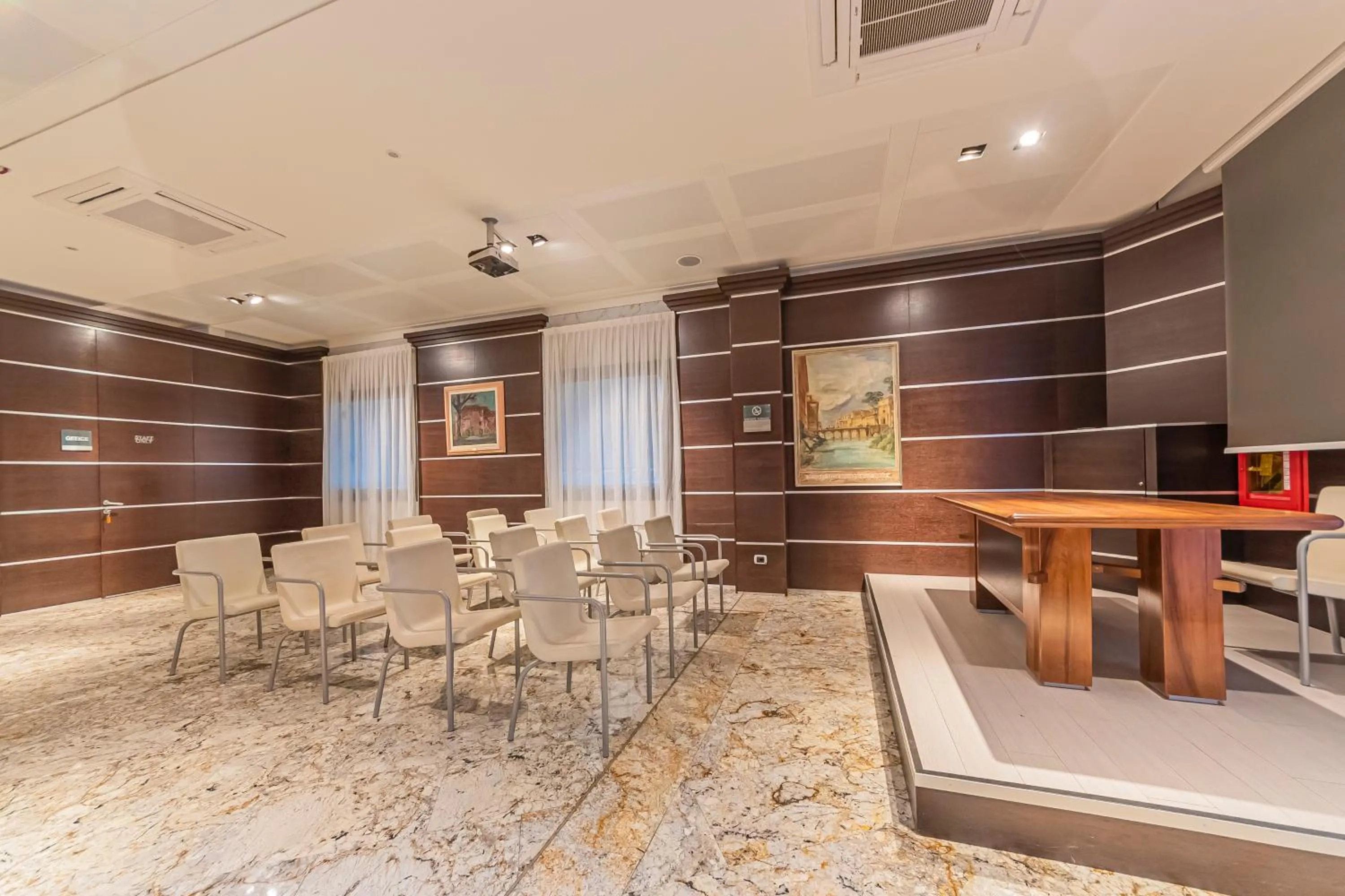 Meeting/conference room in Dado Hotel International