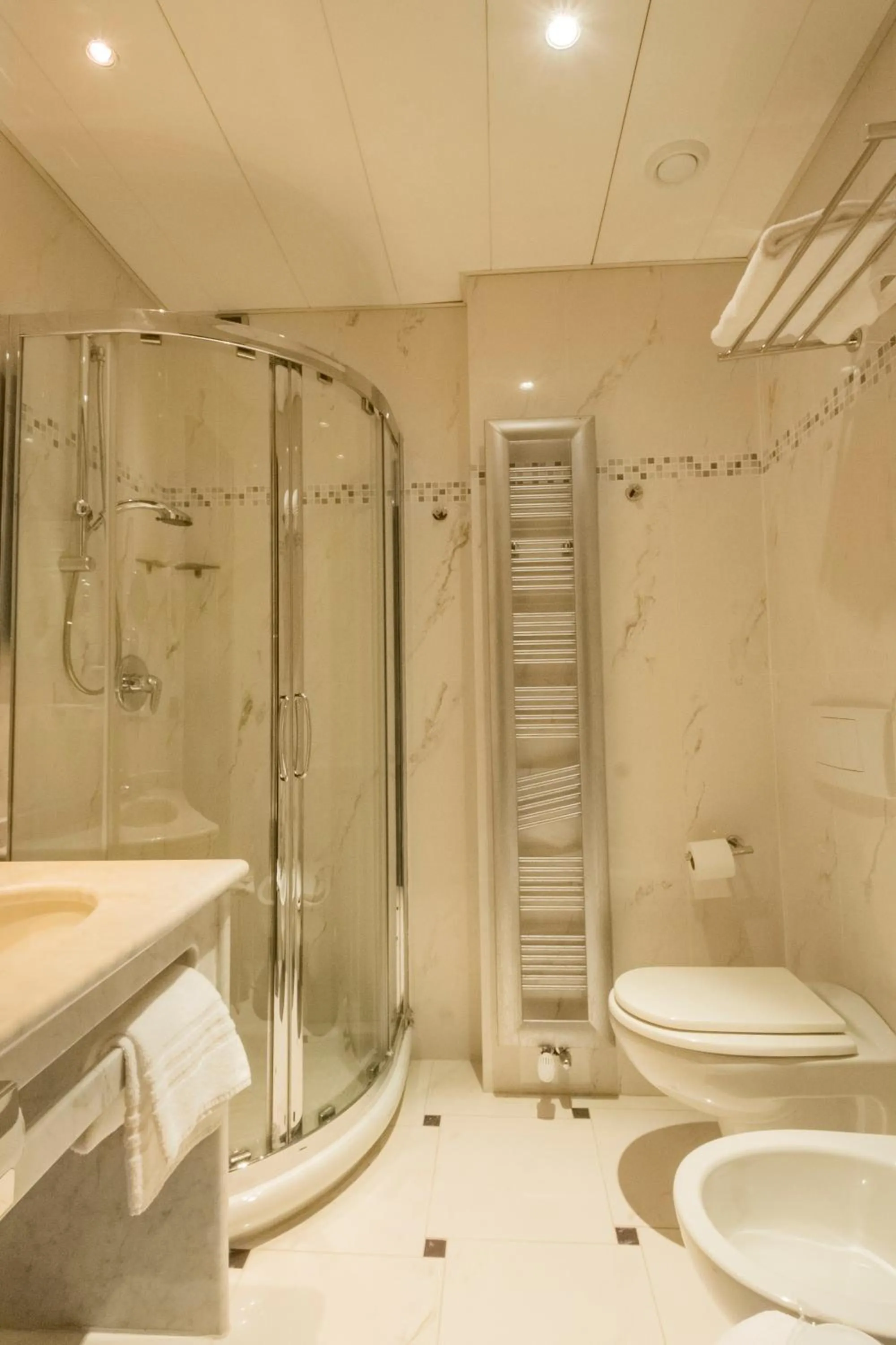 Dado Hotel International