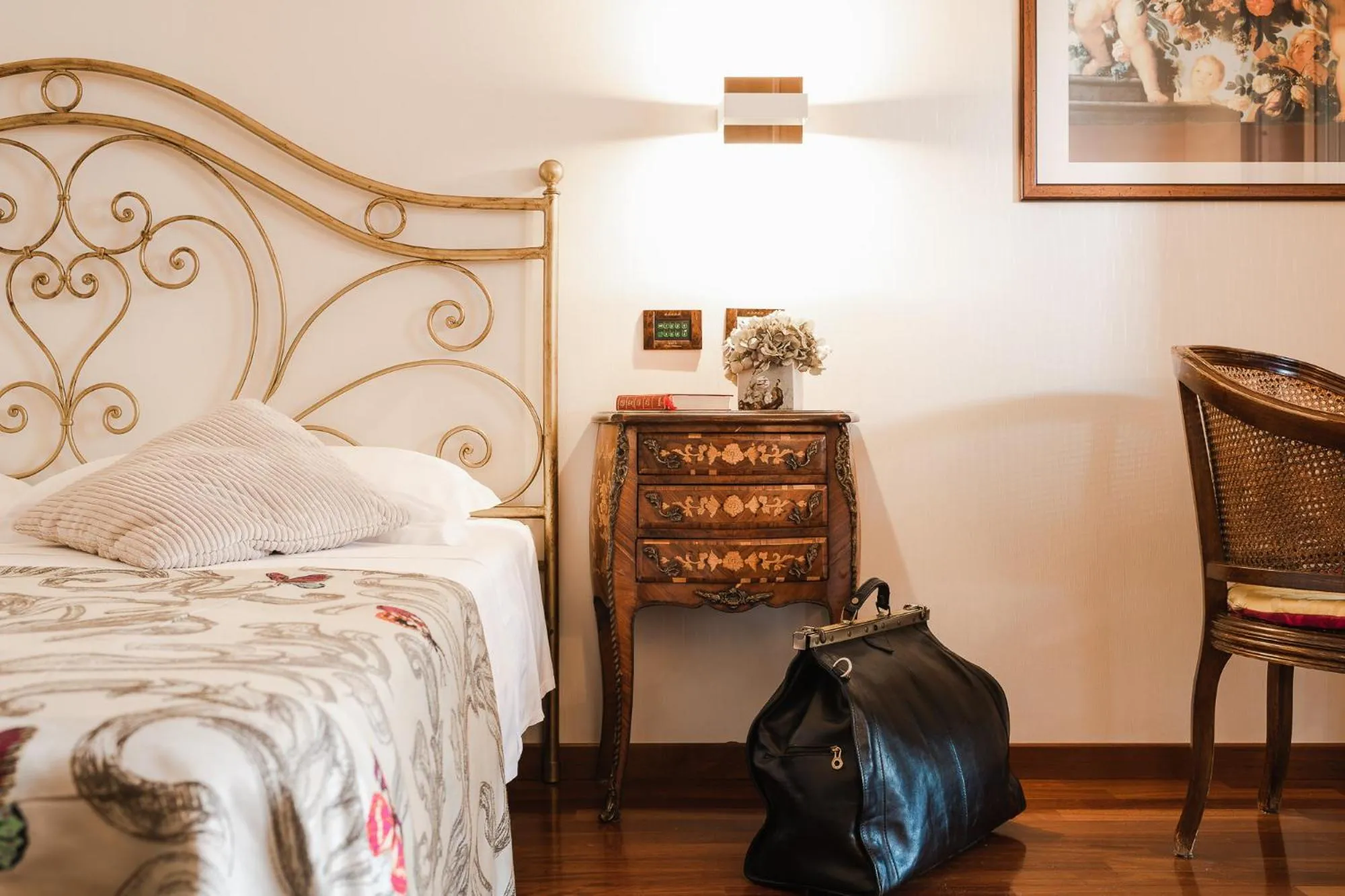 Bed in Villa Madrina Lovely and Dynamic Hotel