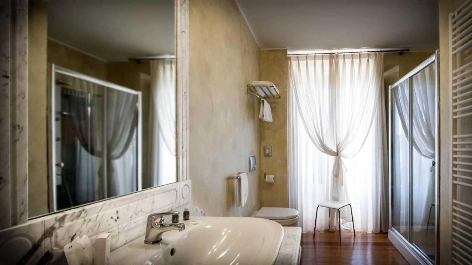 Suite in Hotel Villa Borghi