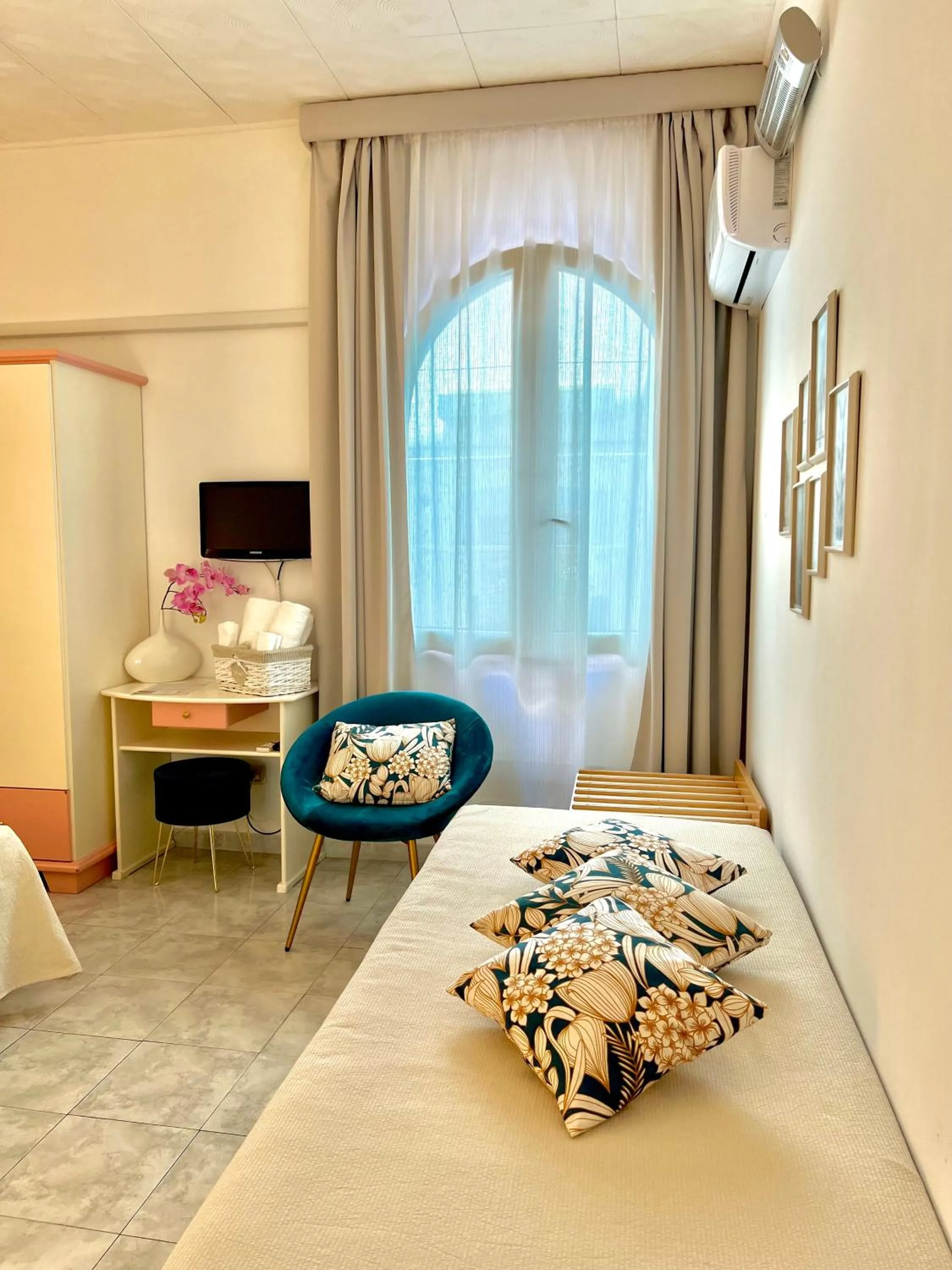 Photo of the whole room, Bed in Hotel Cala Di Seta