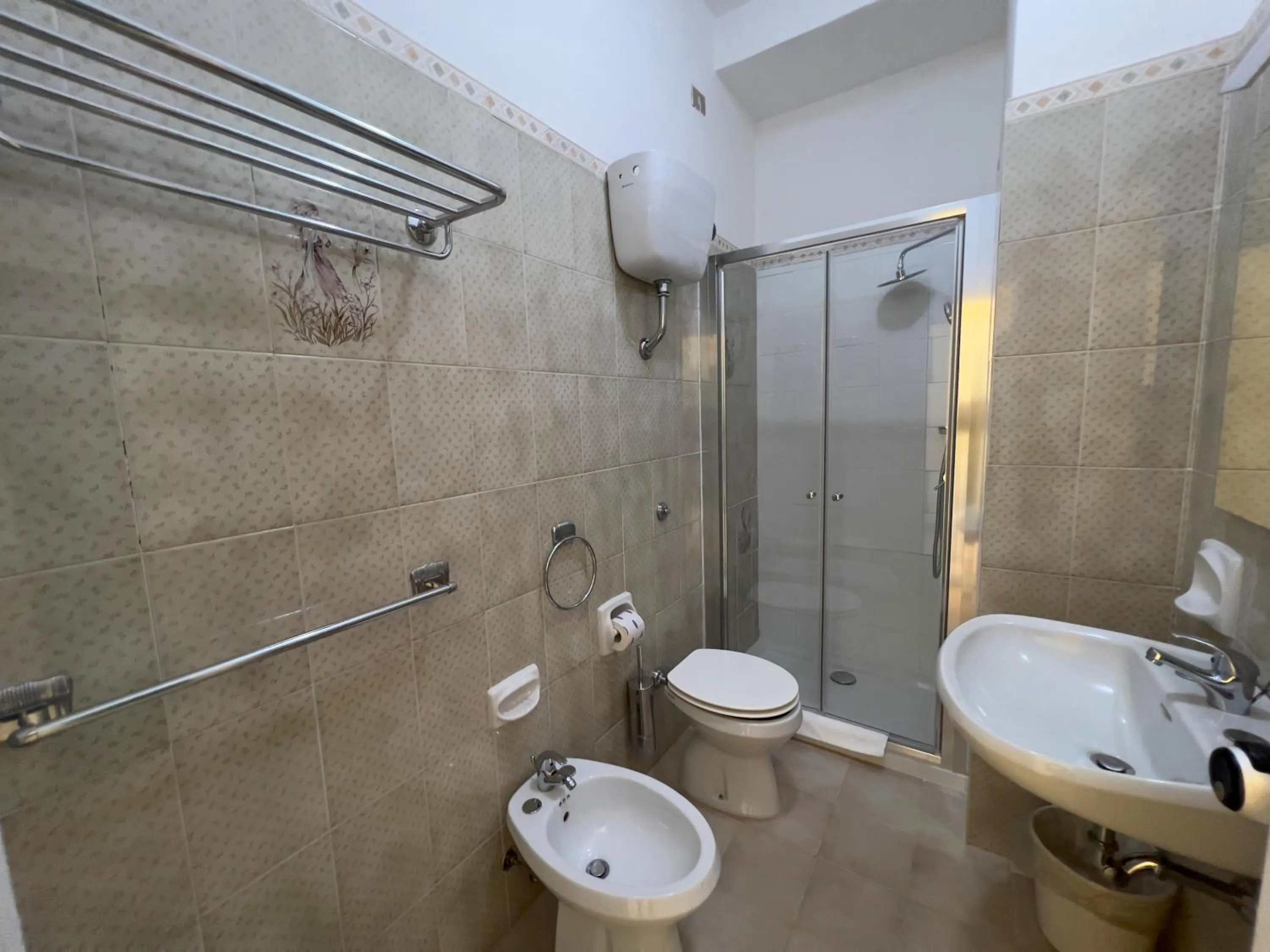 Shower in Hotel Riviera