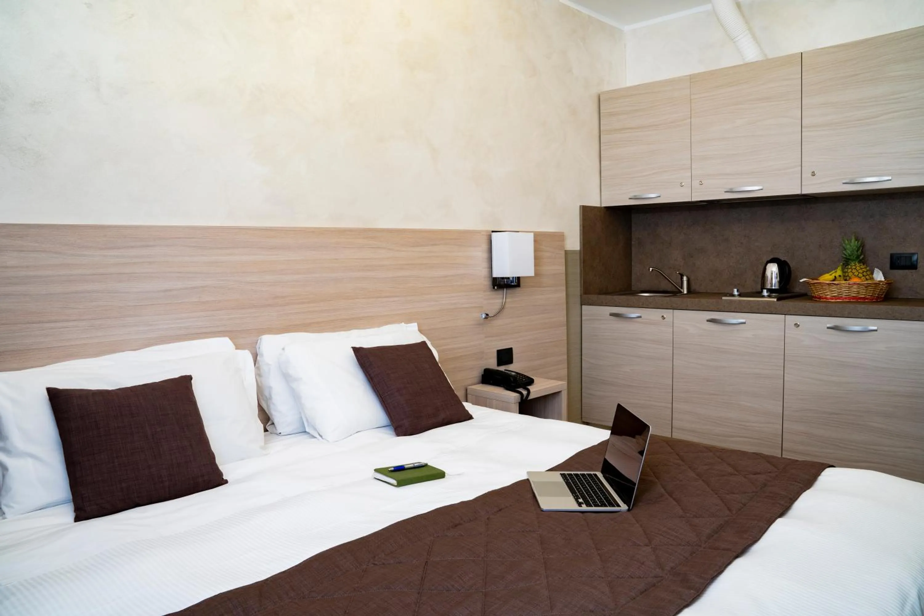 Bedroom, Bed in Hotel Plaza