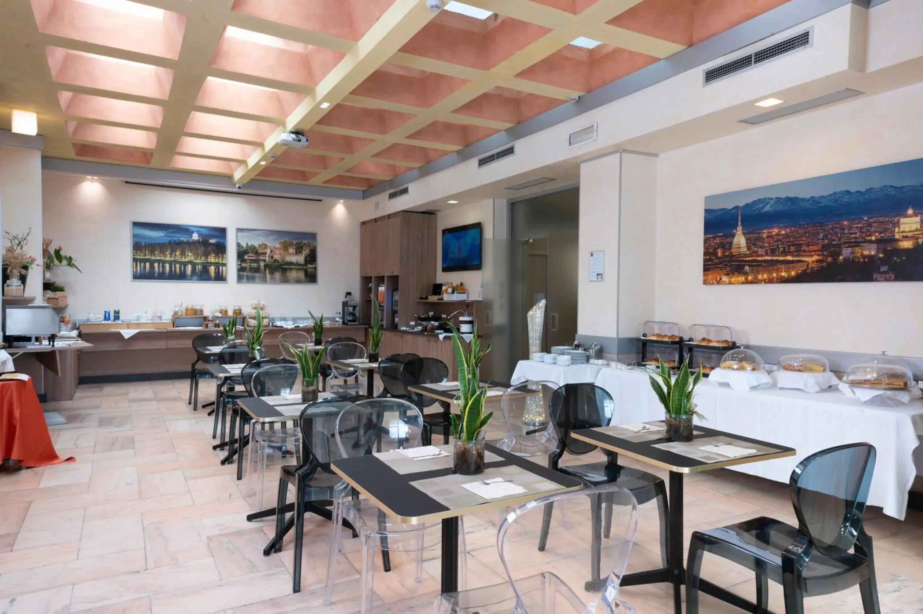 Breakfast in Hotel Plaza Breakfast in Hotel Plaza