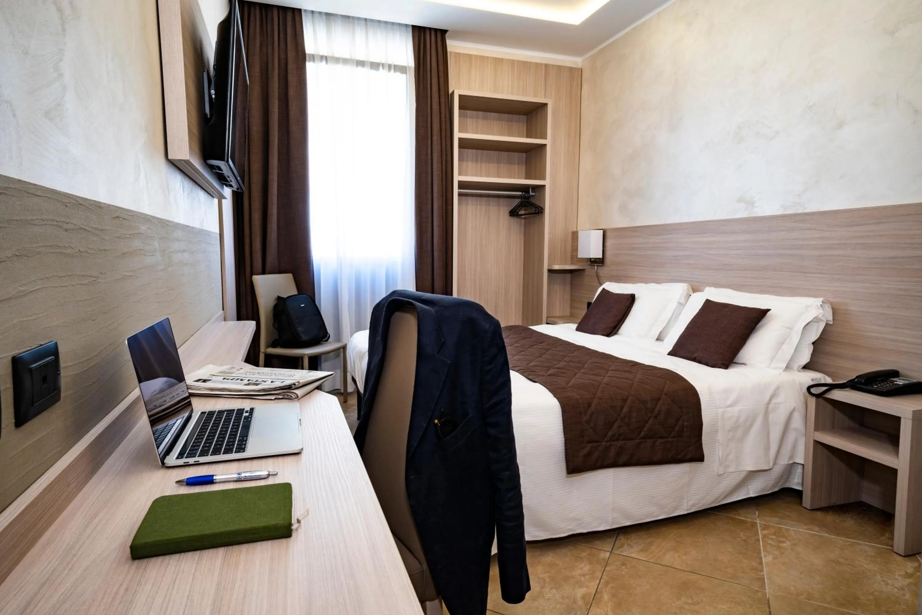 Photo of the whole room, Bed in Hotel Plaza