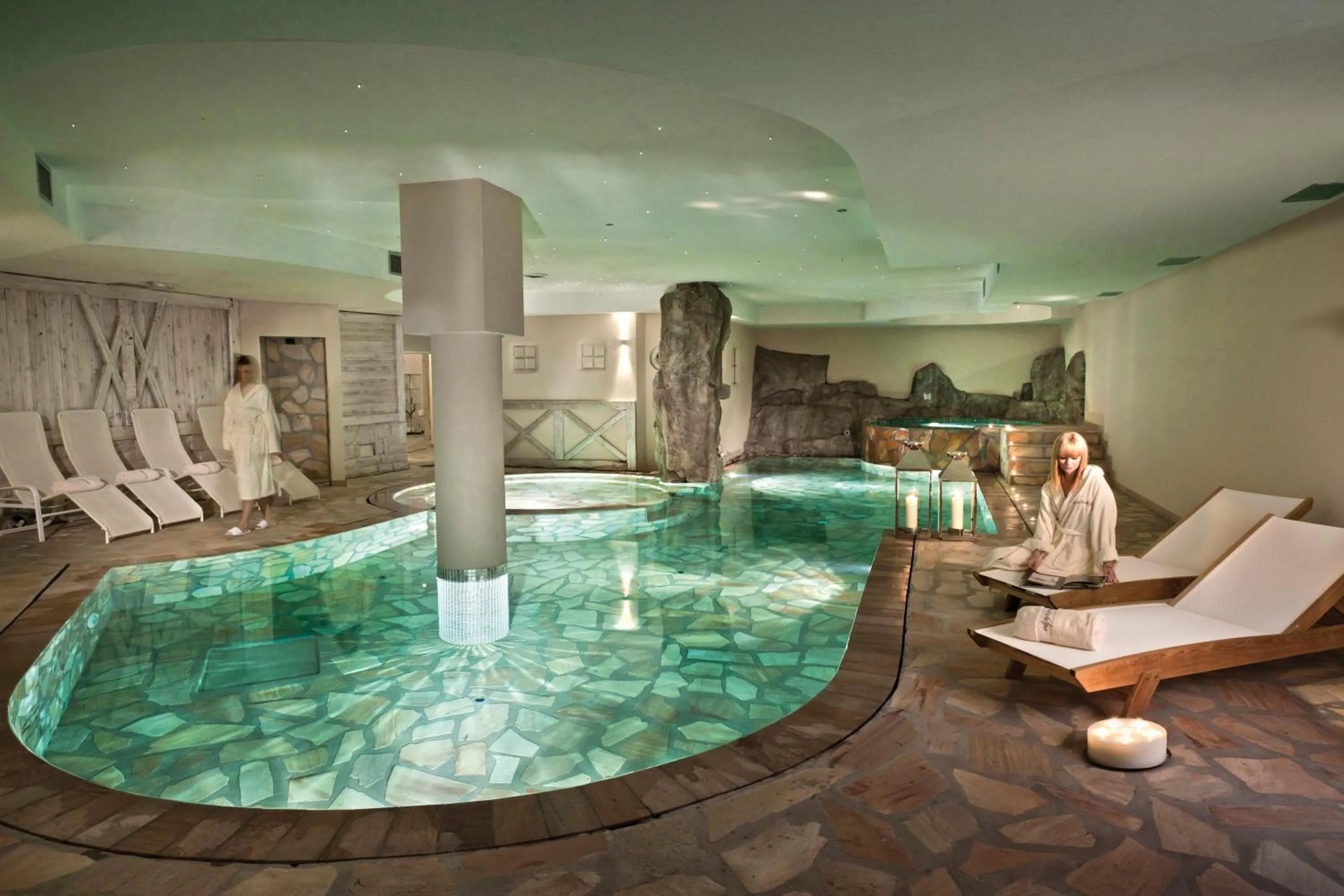 Hot Tub in Grand Hotel Paradiso