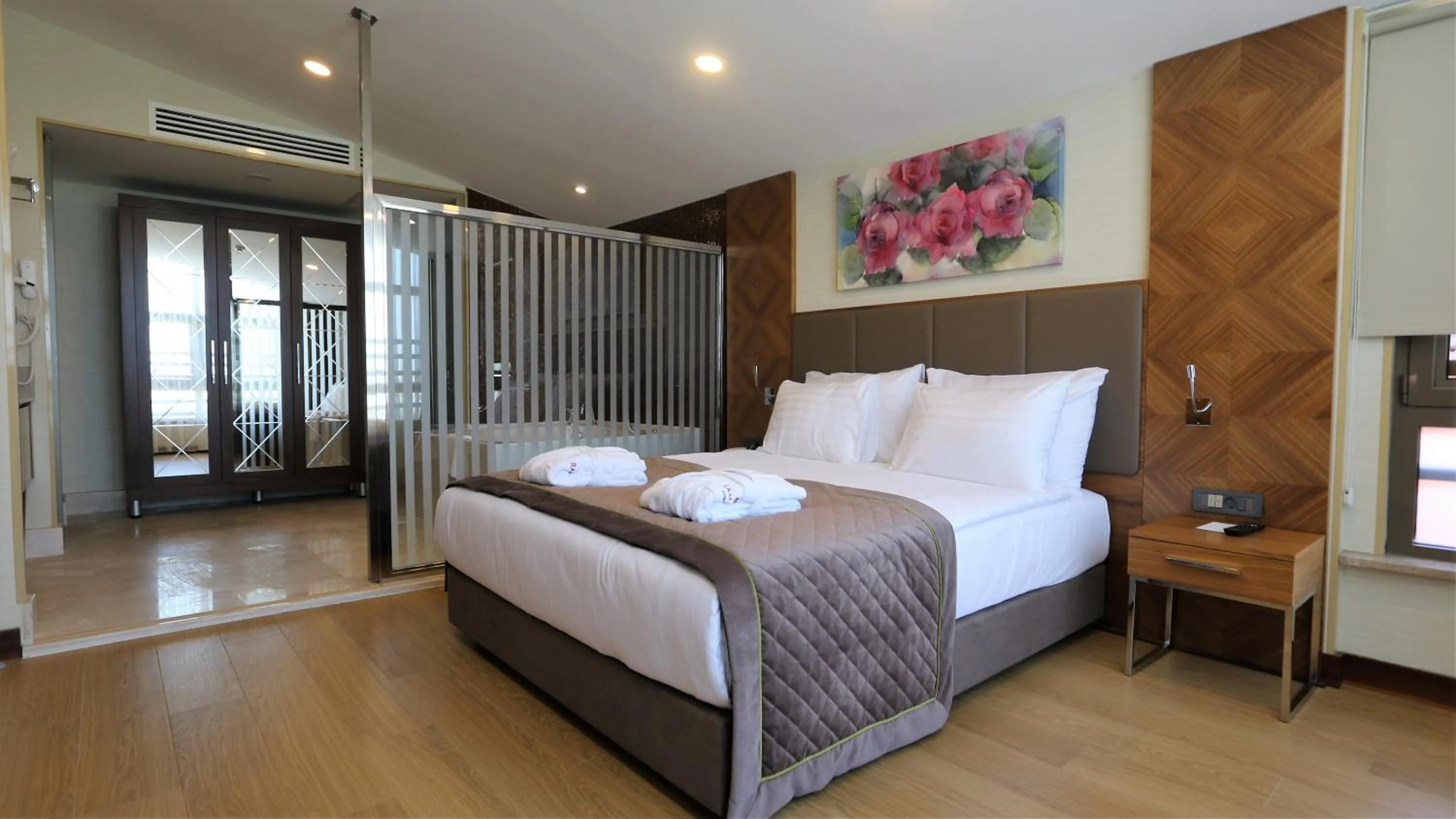 Photo of the whole room in Ramada By Wyndham Bursa Cekirge Thermal & Spa