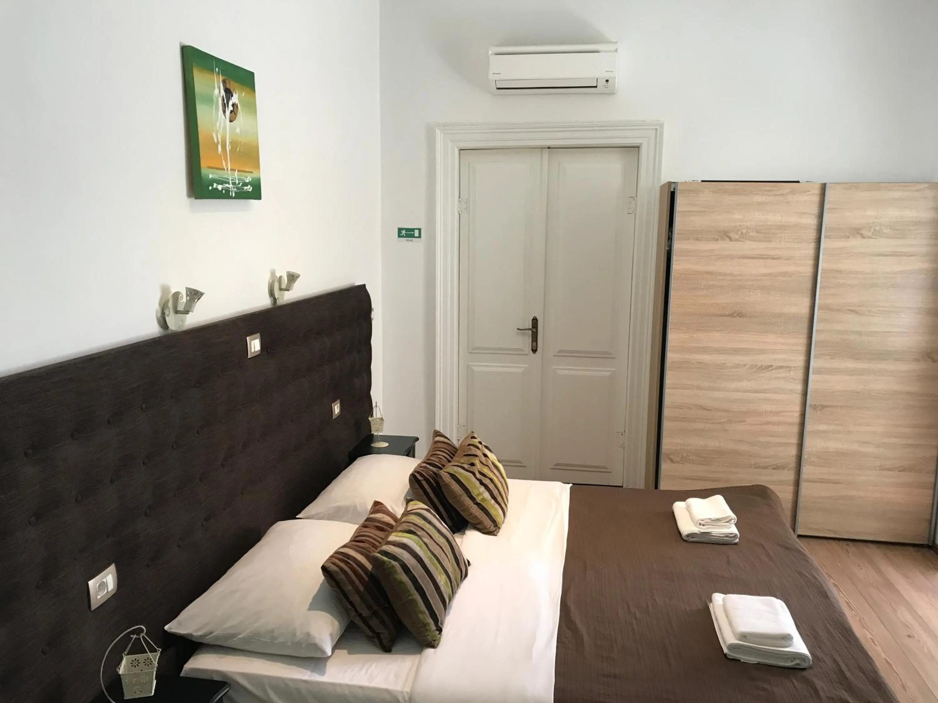 Bed in Pula Antic Rooms in Center