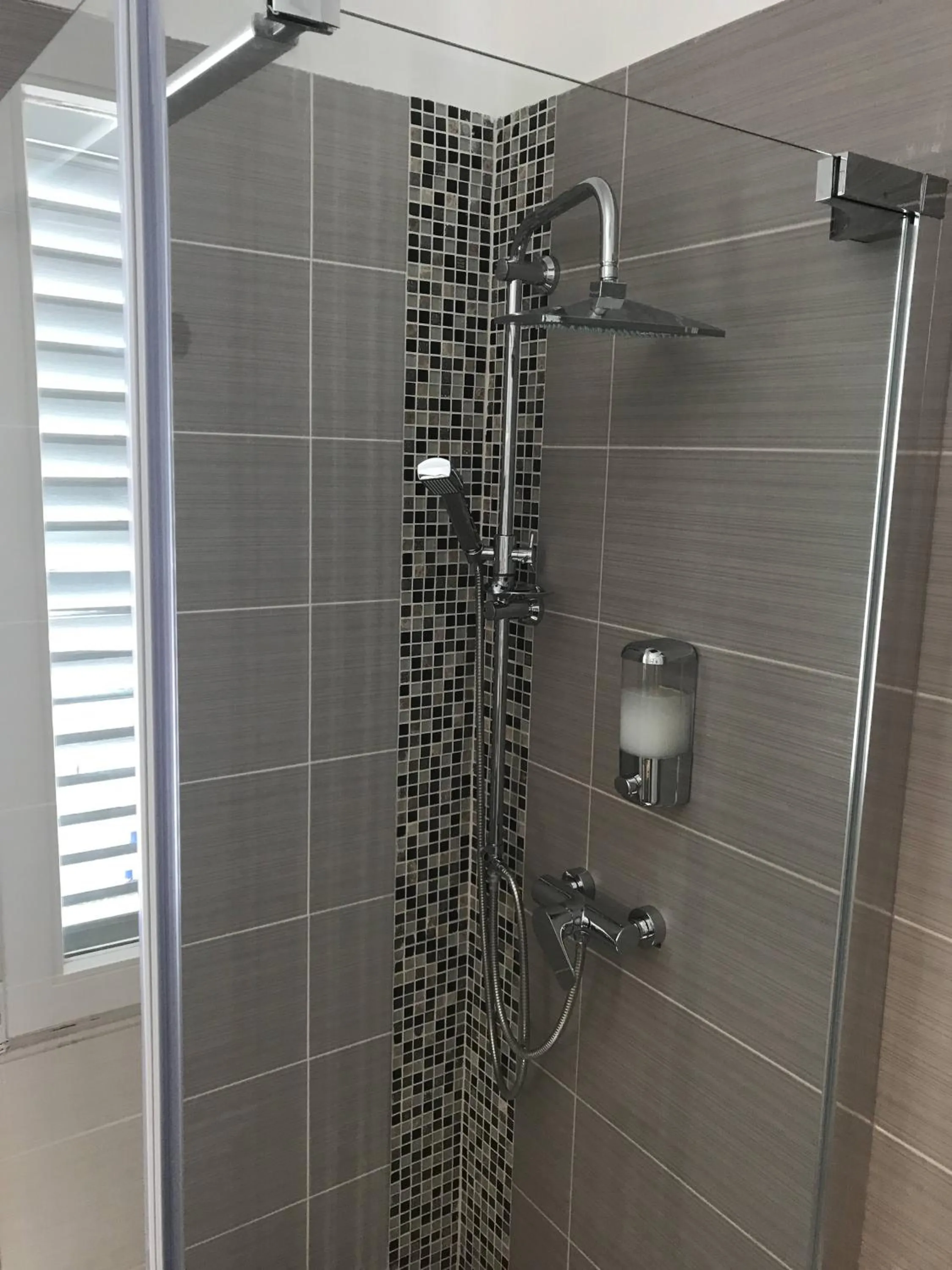 Shower in Pula Antic Rooms in Center