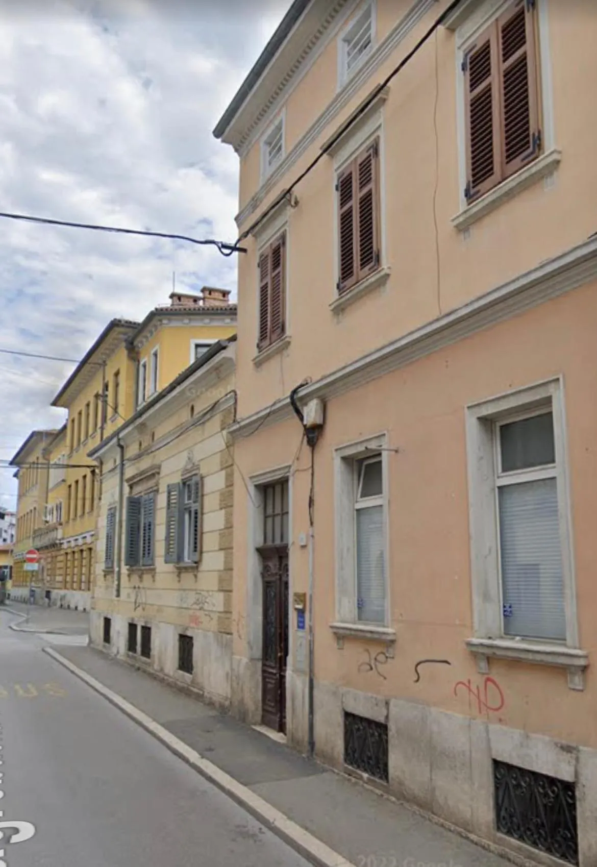 Property building in Pula Antic Rooms in Center