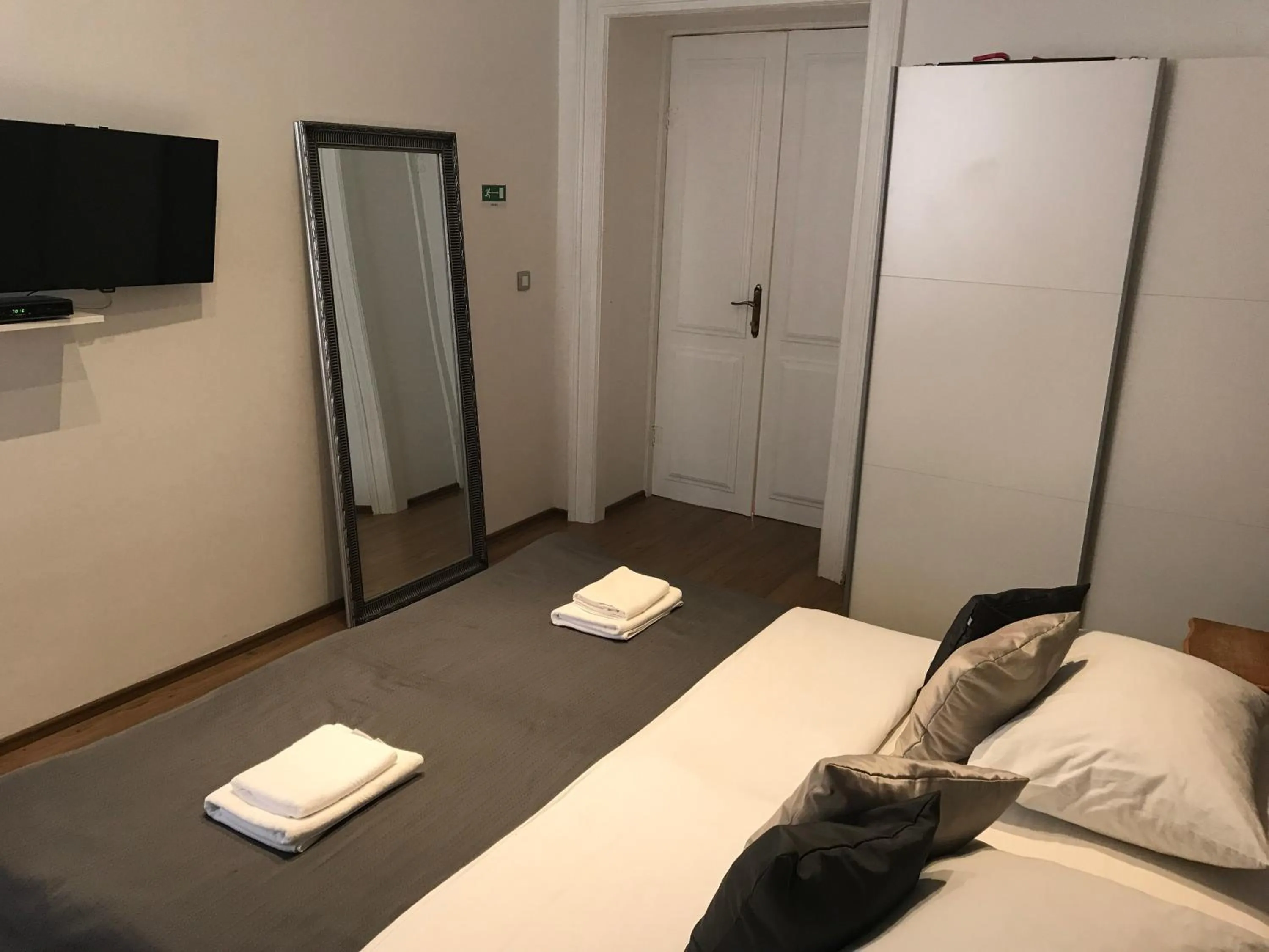Bed in Pula Antic Rooms in Center