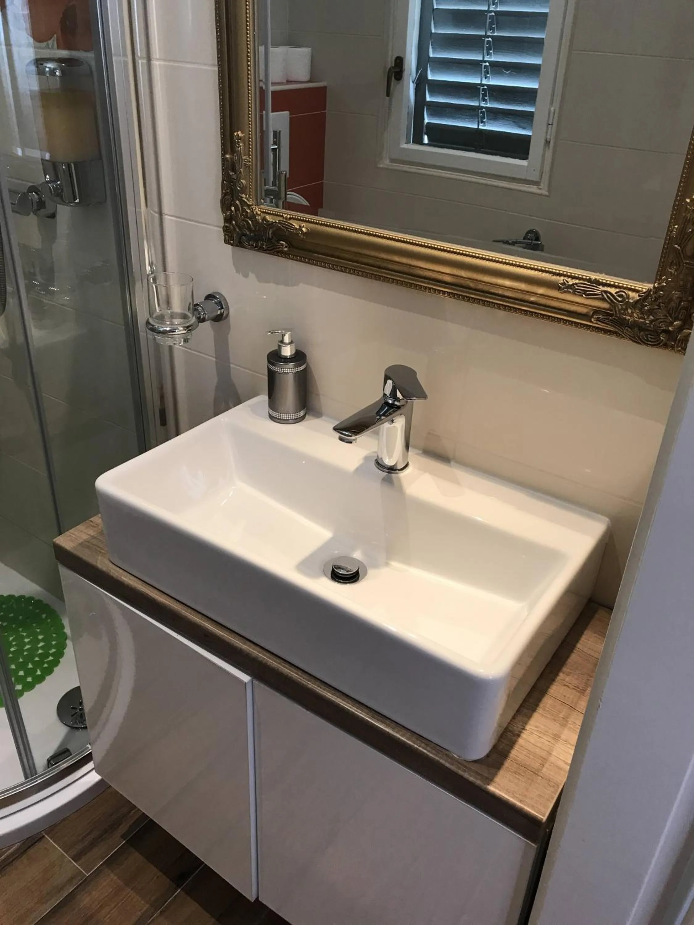 Bathroom in Pula Antic Rooms in Center