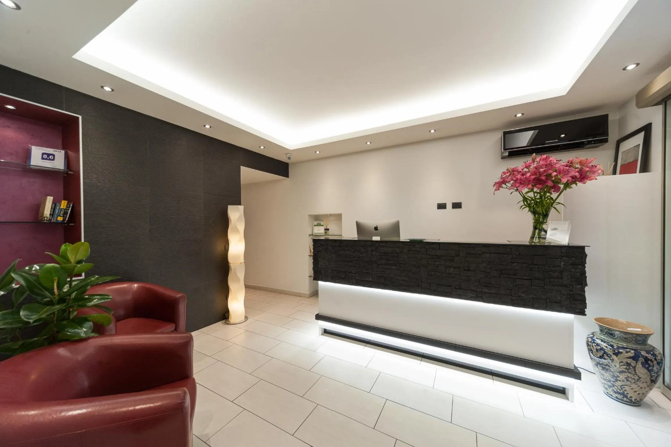 Lobby or reception in Trevi 41 Hotel