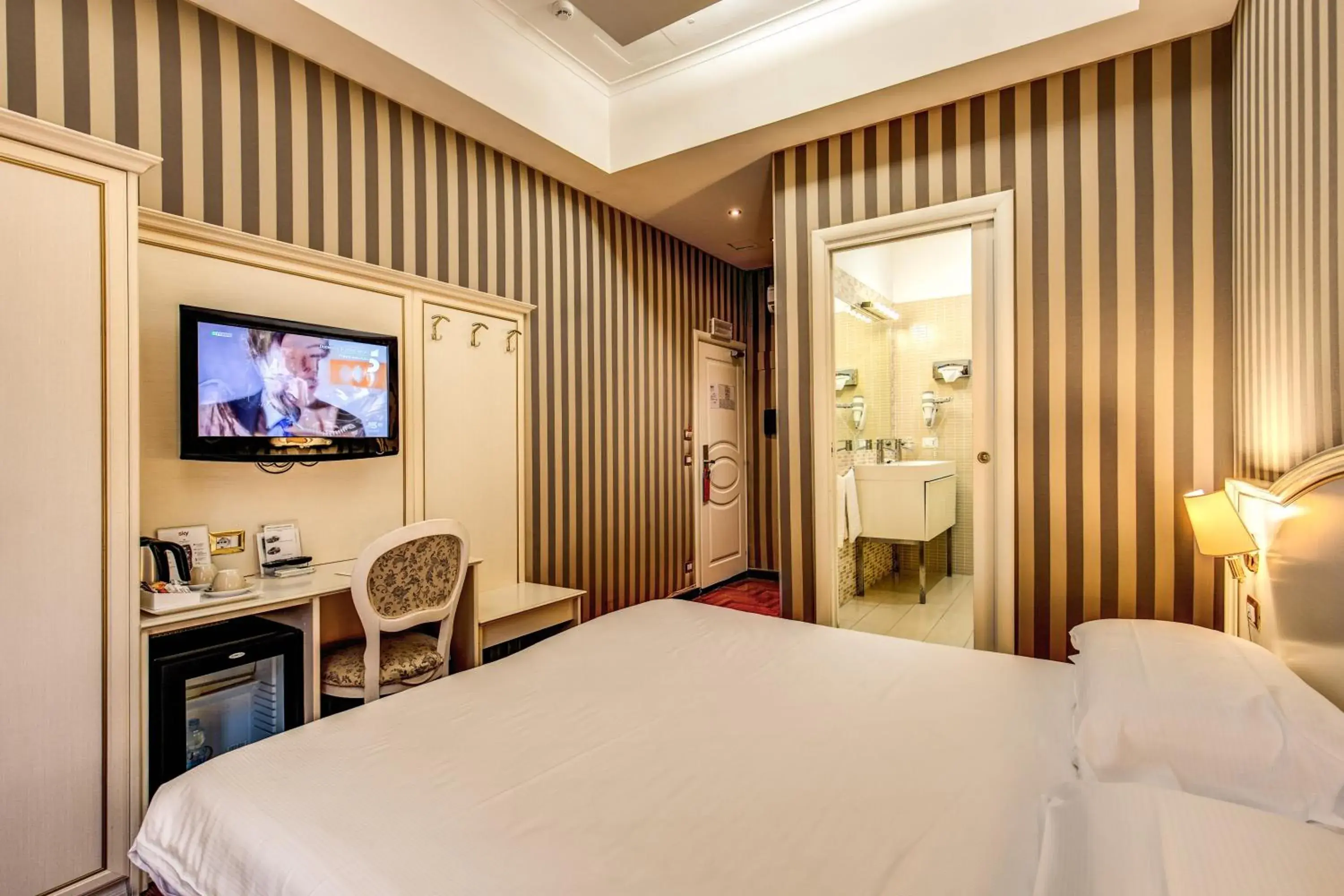 Photo of the whole room, Bed in Trevi 41 Hotel Photo of the whole room, Bed in Trevi 41 Hotel