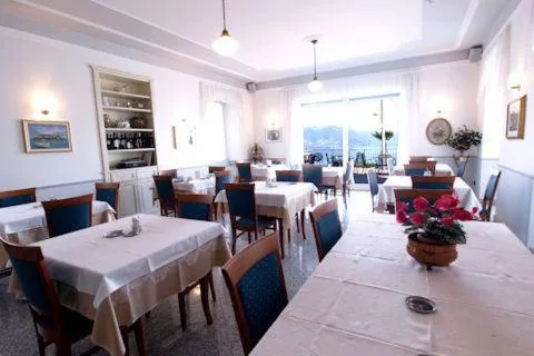 Restaurant/places to eat in Hotel Brisino