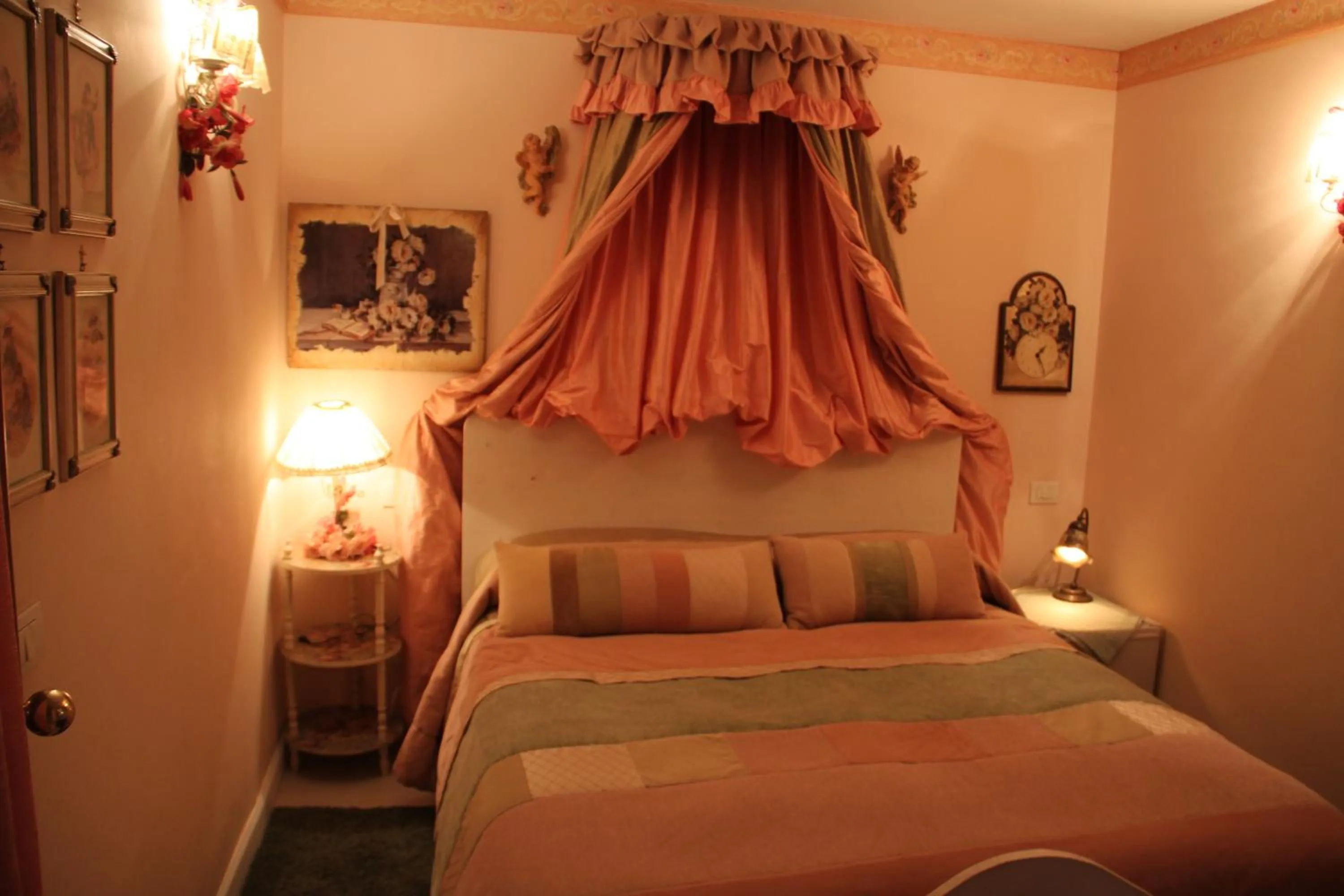 Photo of the whole room, Bed in Una Franca Camere Di Charme