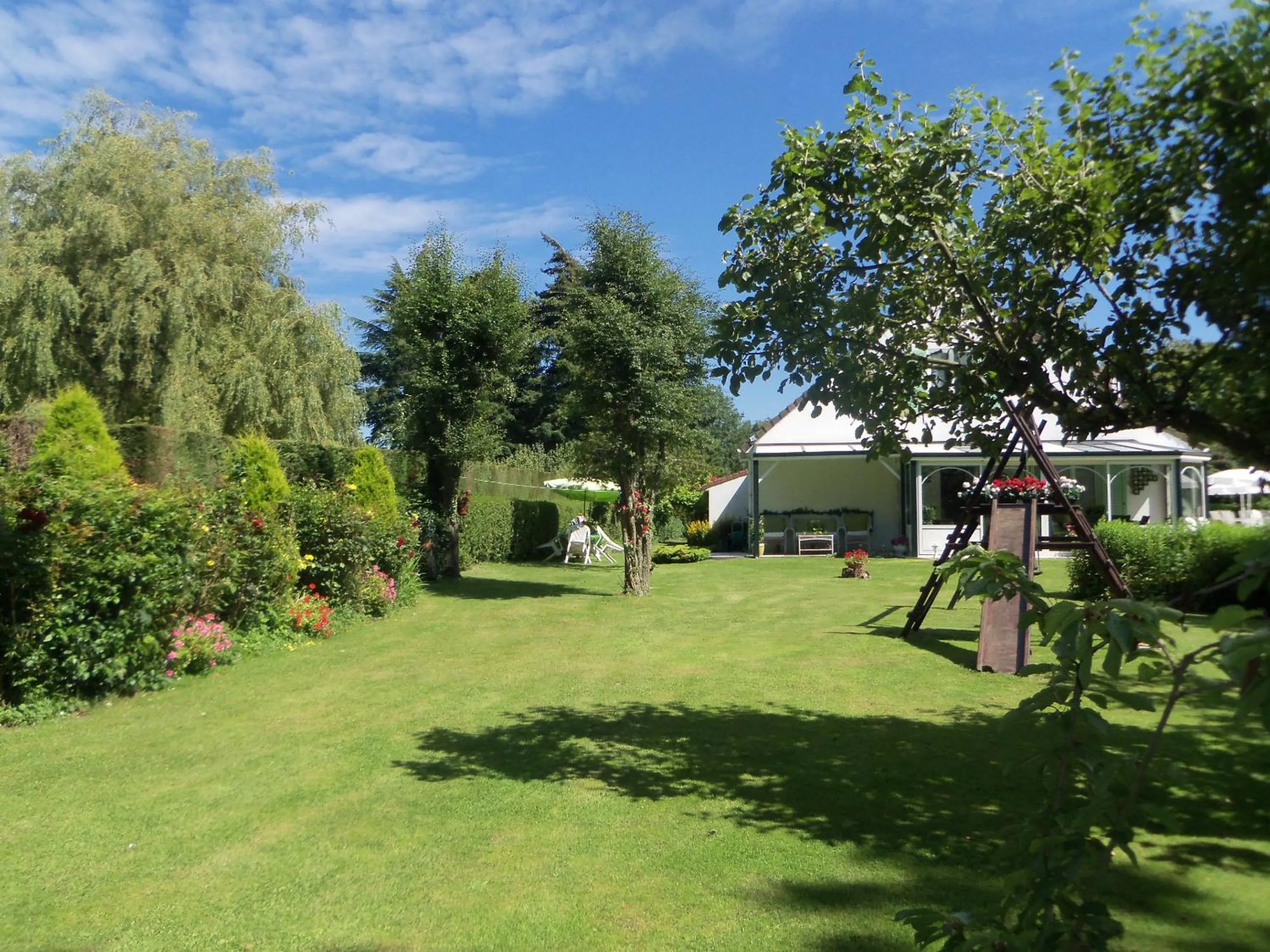 Garden view in Le Point du Jour