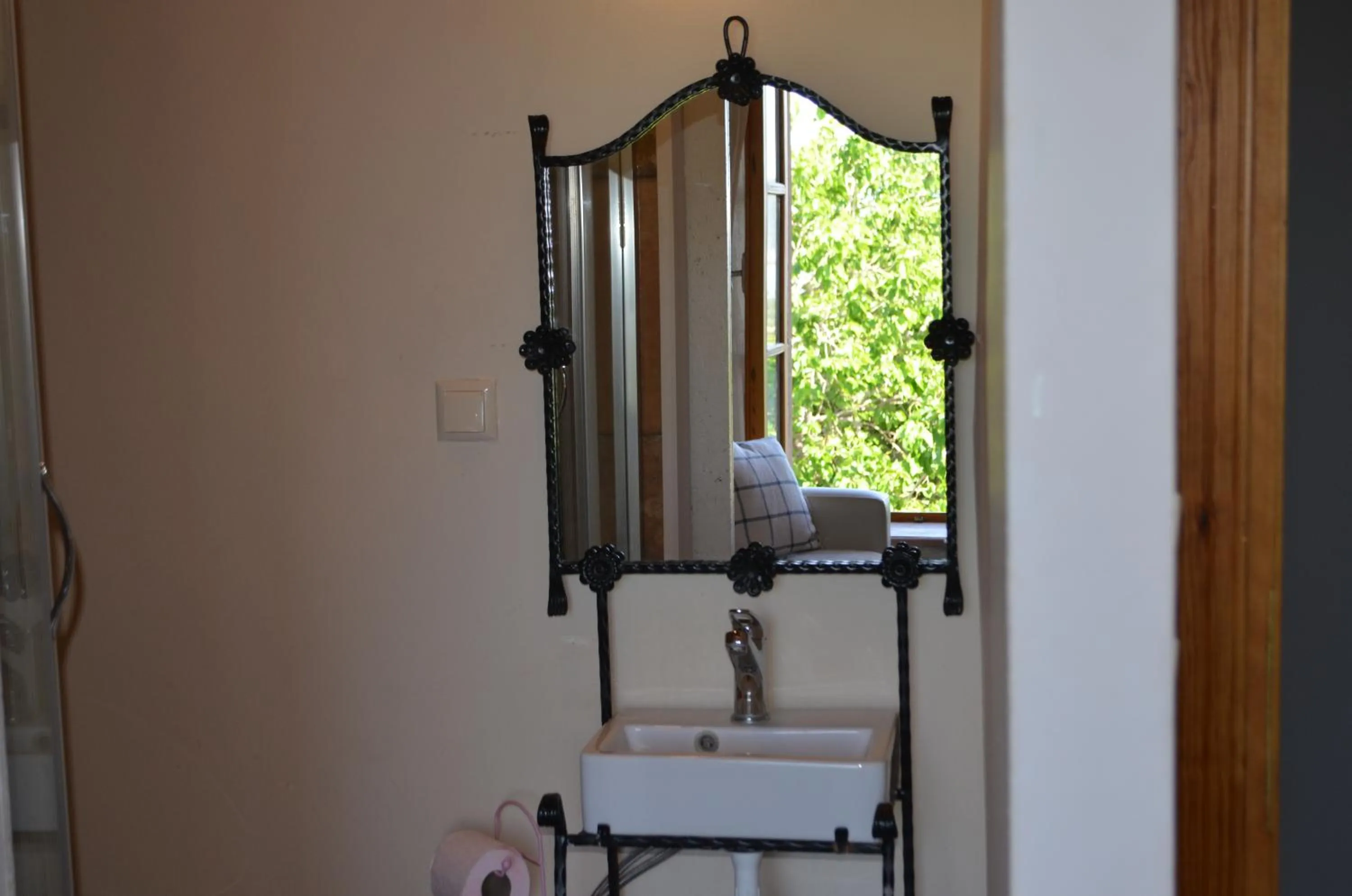 Bathroom, Bed in Fragrante Hotel - Adult Only (+13)