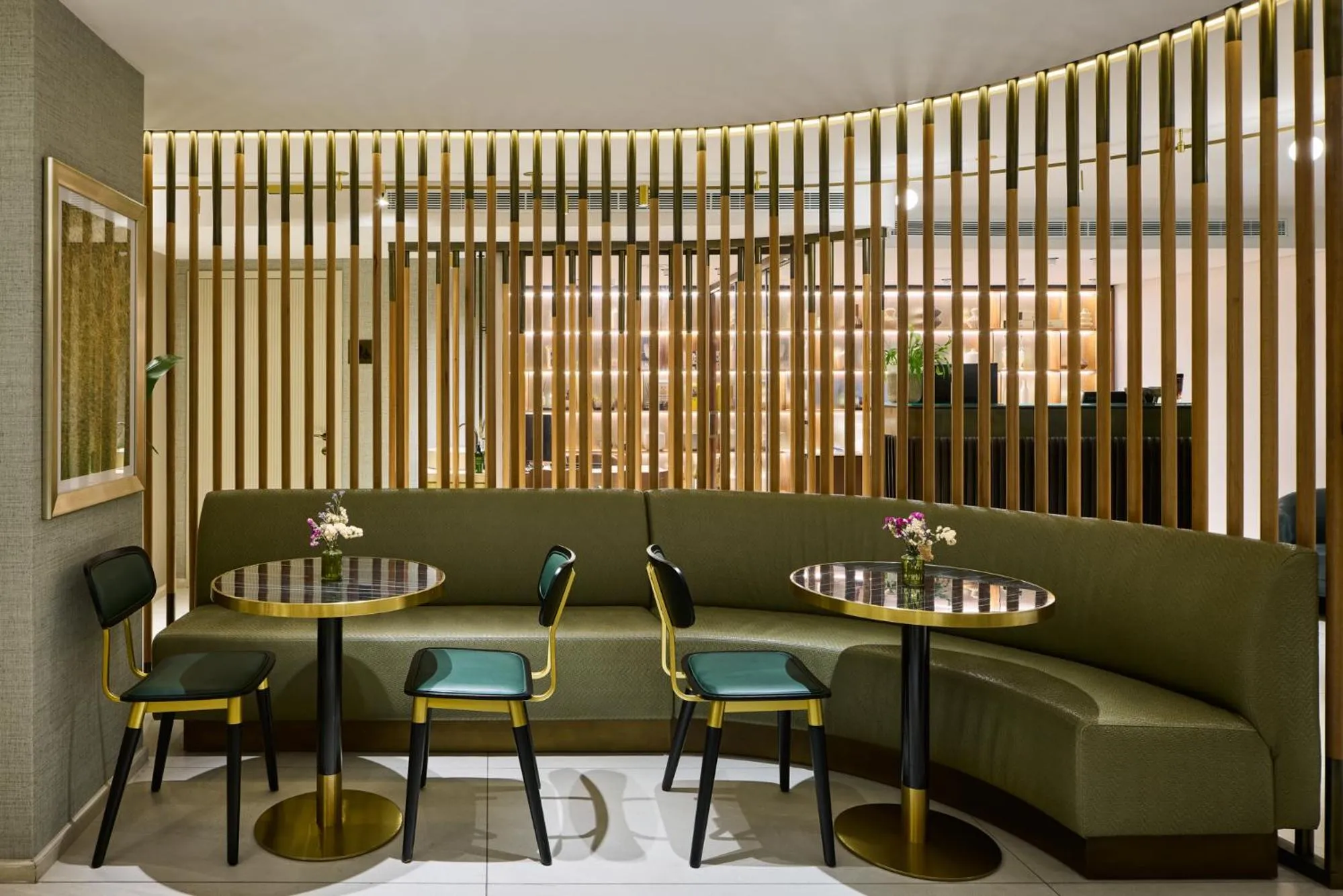 Restaurant/places to eat in Jewel TLV Hotel