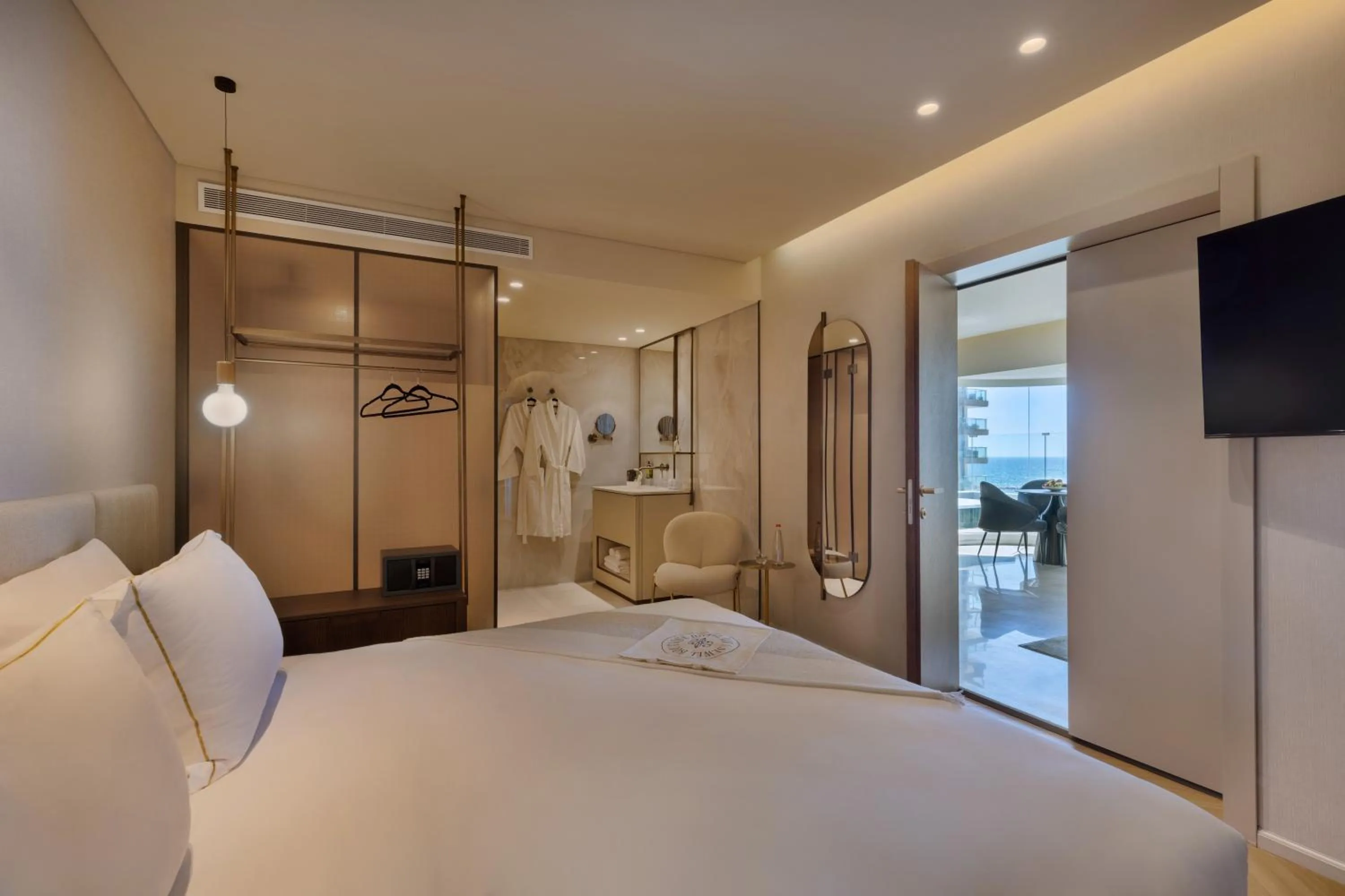 Bedroom, Bed in Jewel TLV Hotel