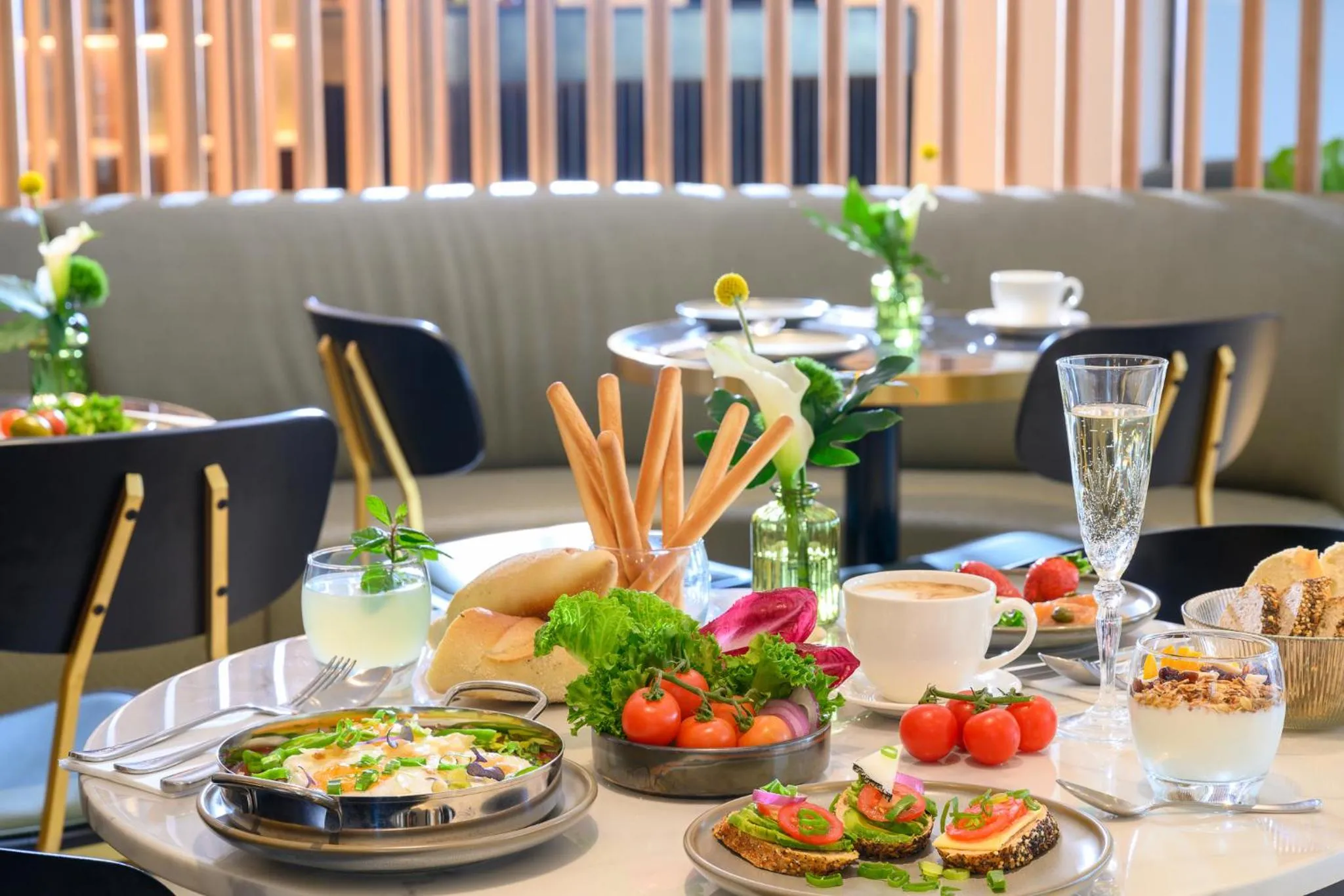 Restaurant/places to eat in Jewel TLV Hotel