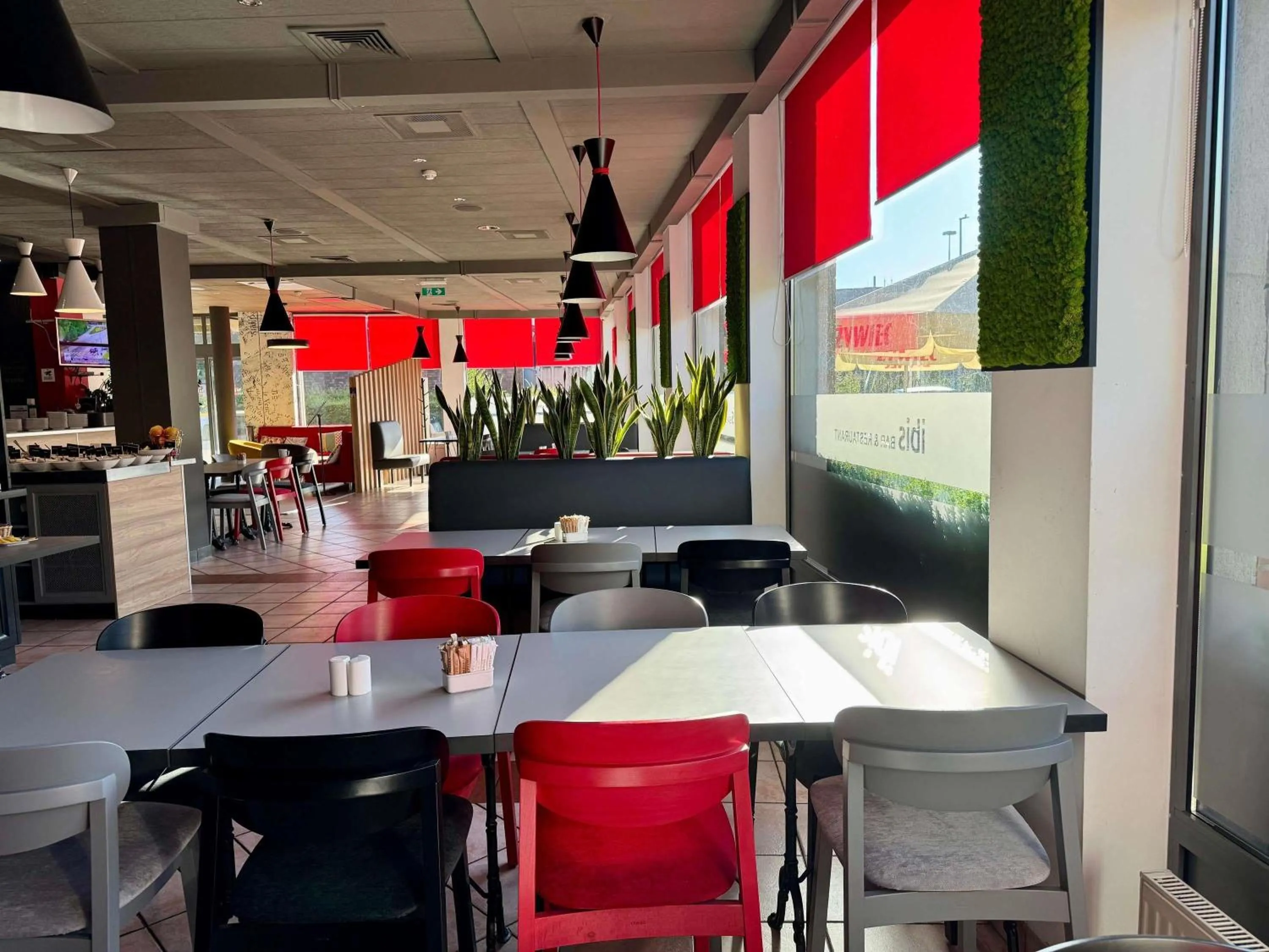 Lounge or bar in Ibis Katowice - Zabrze