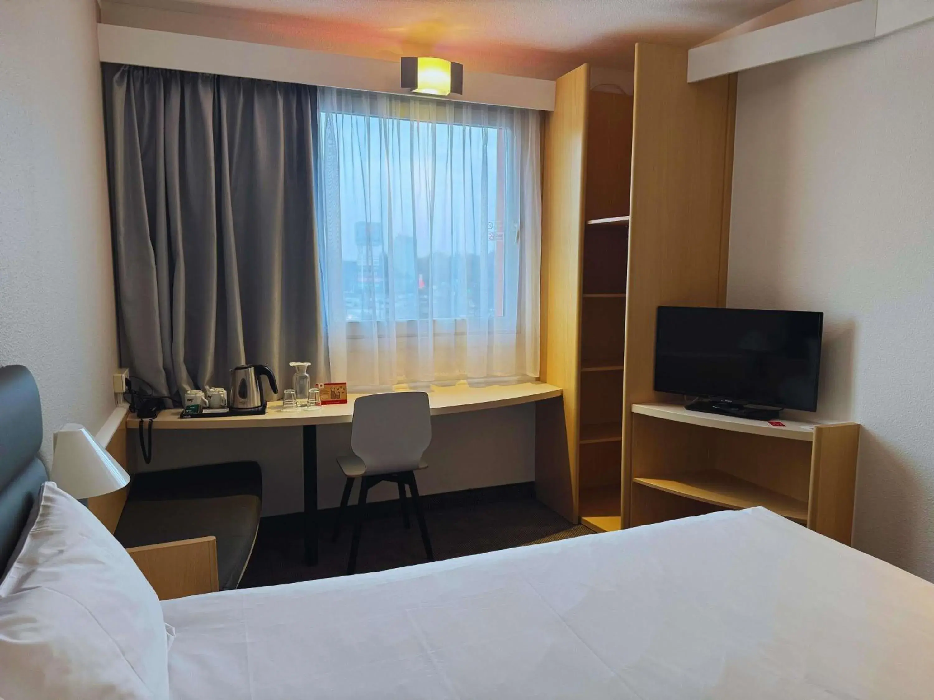 Bedroom, Bed in Ibis Katowice - Zabrze Bedroom, Bed in Ibis Katowice - Zabrze