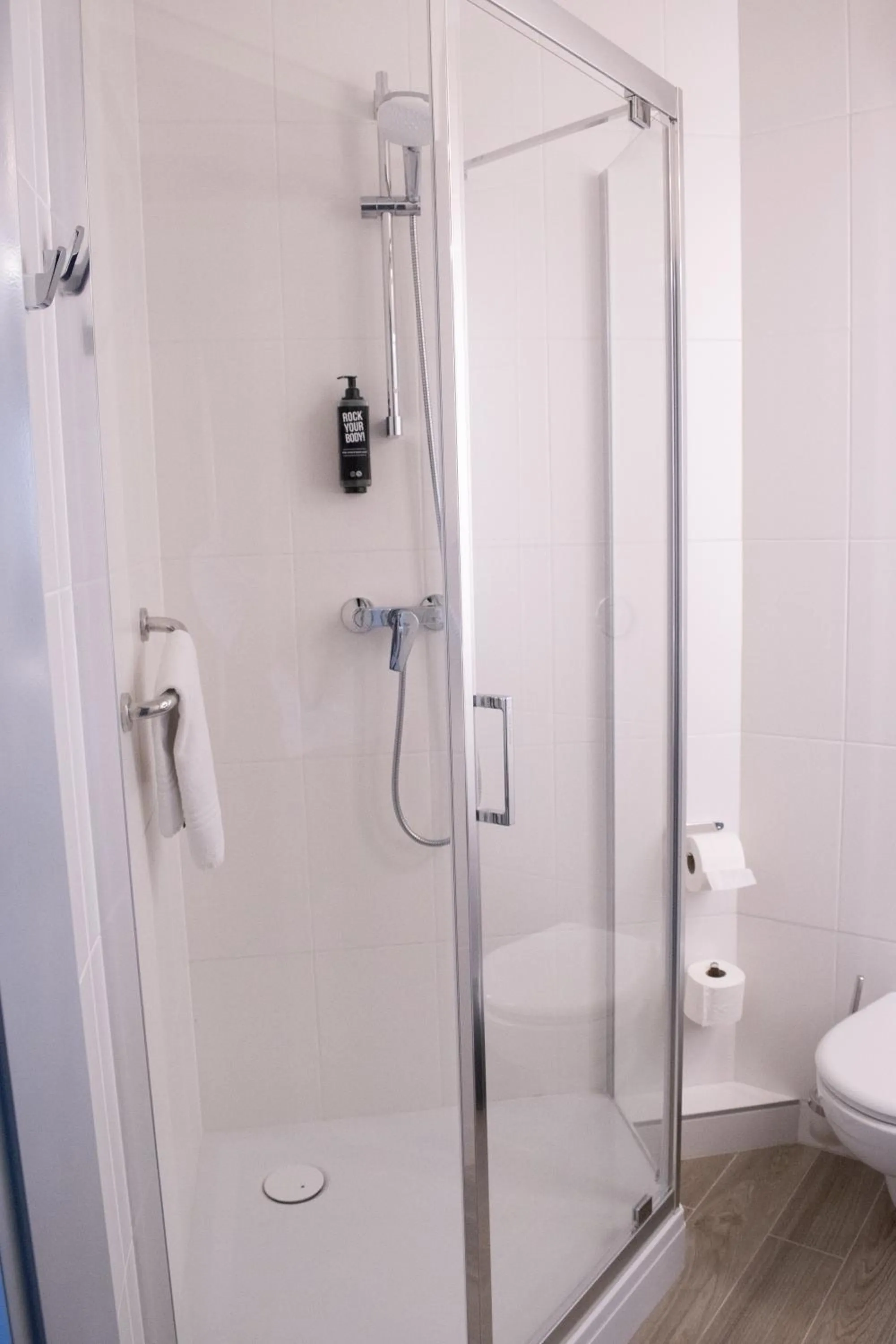 Shower in Ibis Katowice - Zabrze