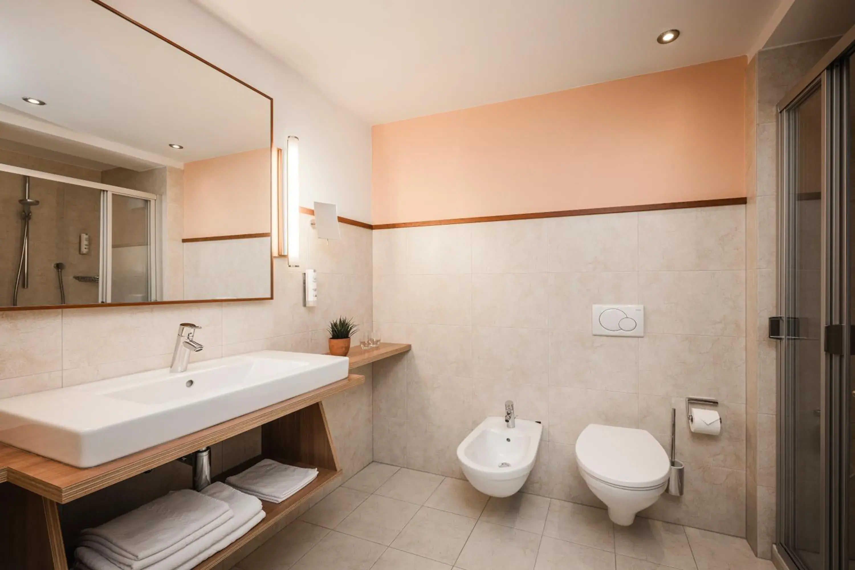 Deluxe Double or Twin Room with Balcony in Hotel Clara Deluxe Double or Twin Room with Balcony in Hotel Clara