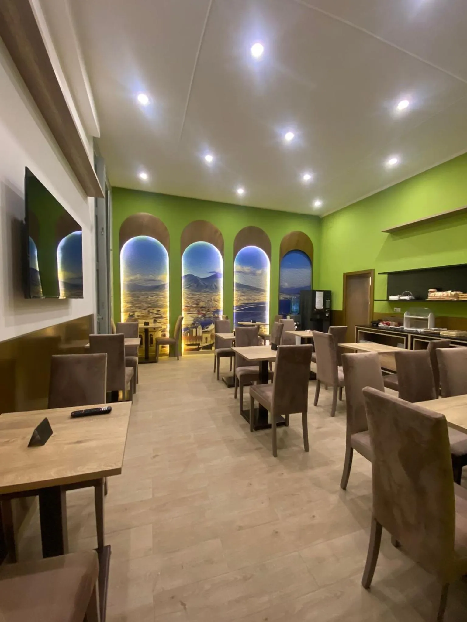 Restaurant/places to eat in Relais Piazza Del Plebiscito B&B