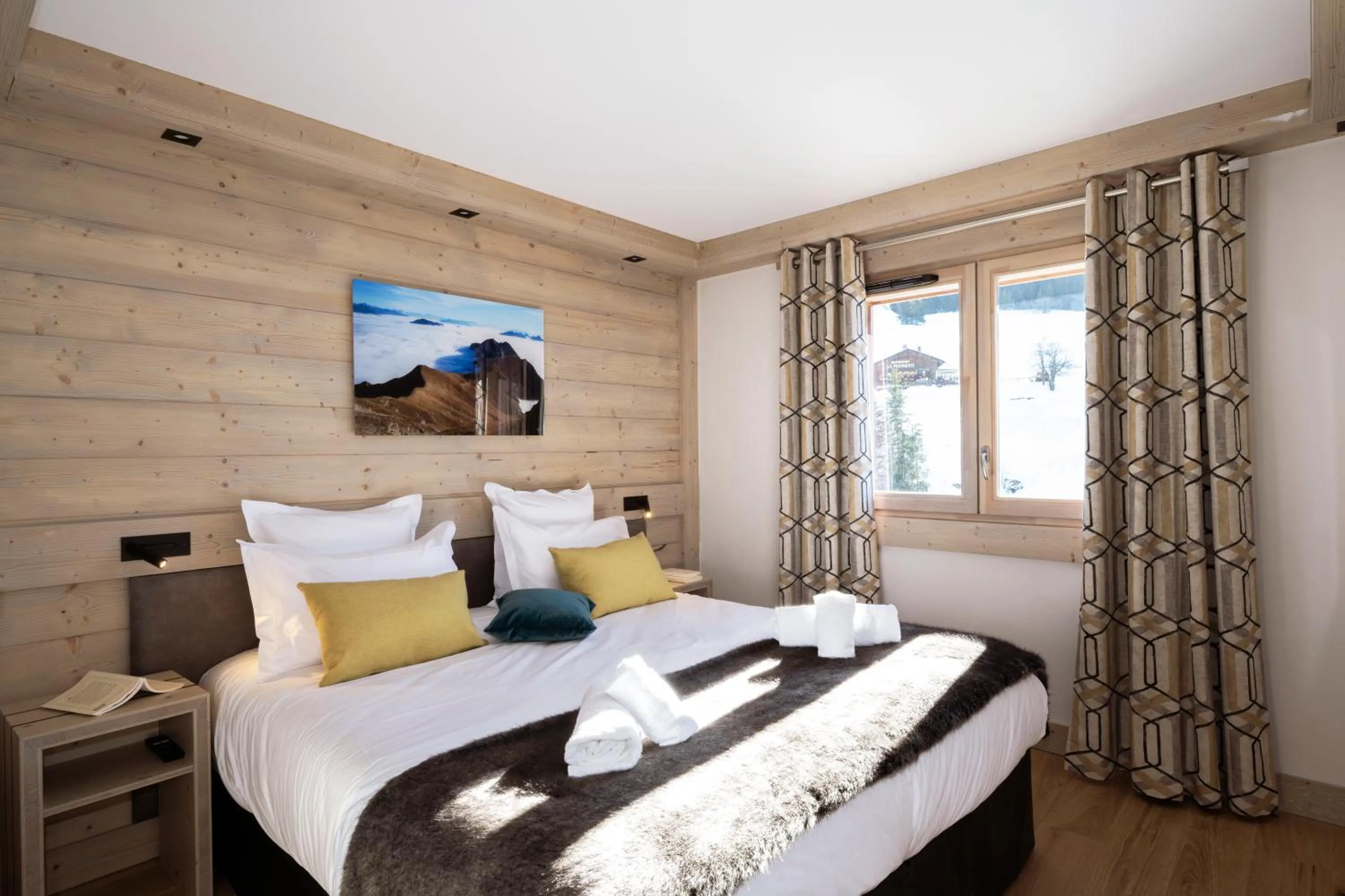 Bedroom, Bed in MGM Hôtels & Résidences - Résidence Le Roc Des Tours