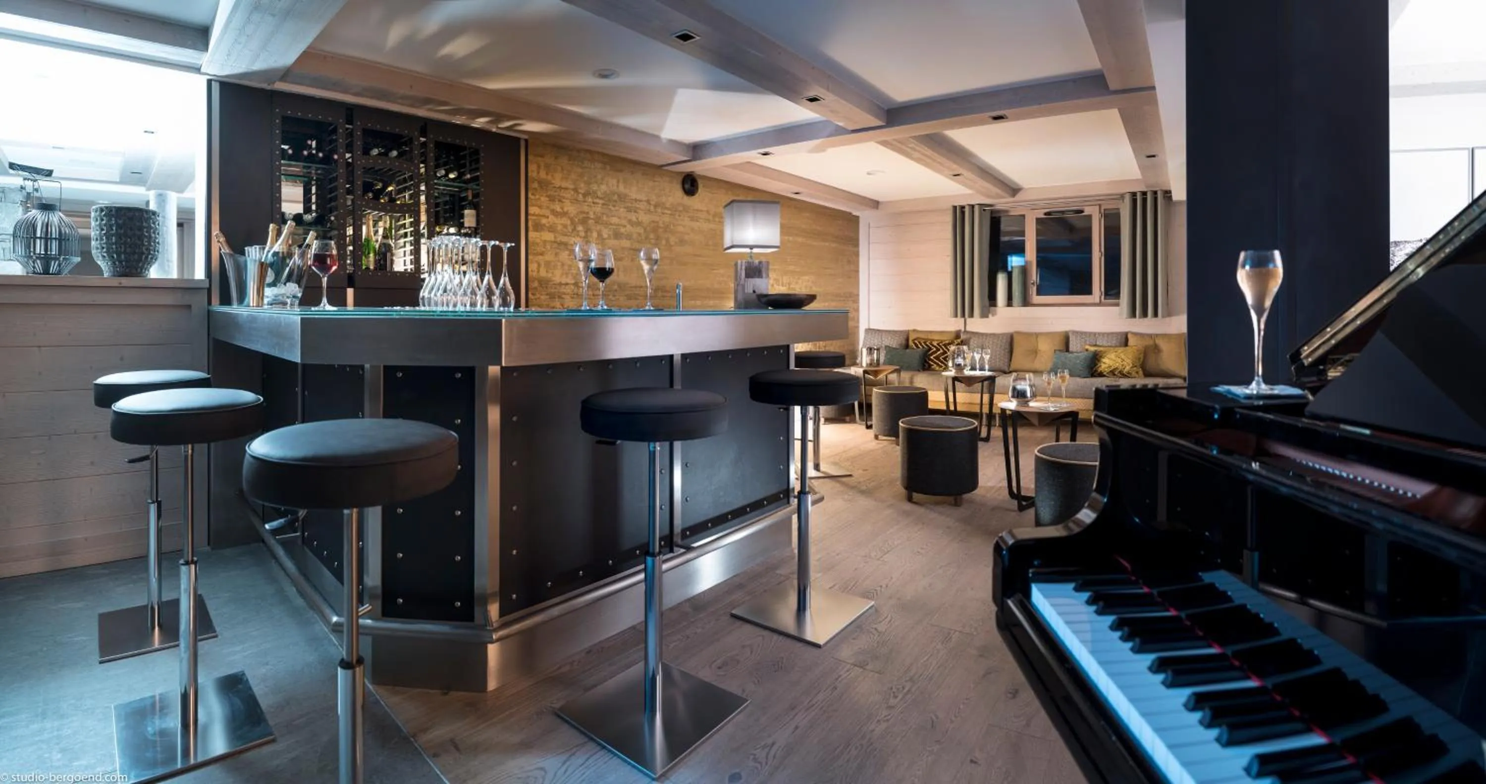 Lounge or bar in MGM Hôtels & Résidences - Résidence Le Roc Des Tours