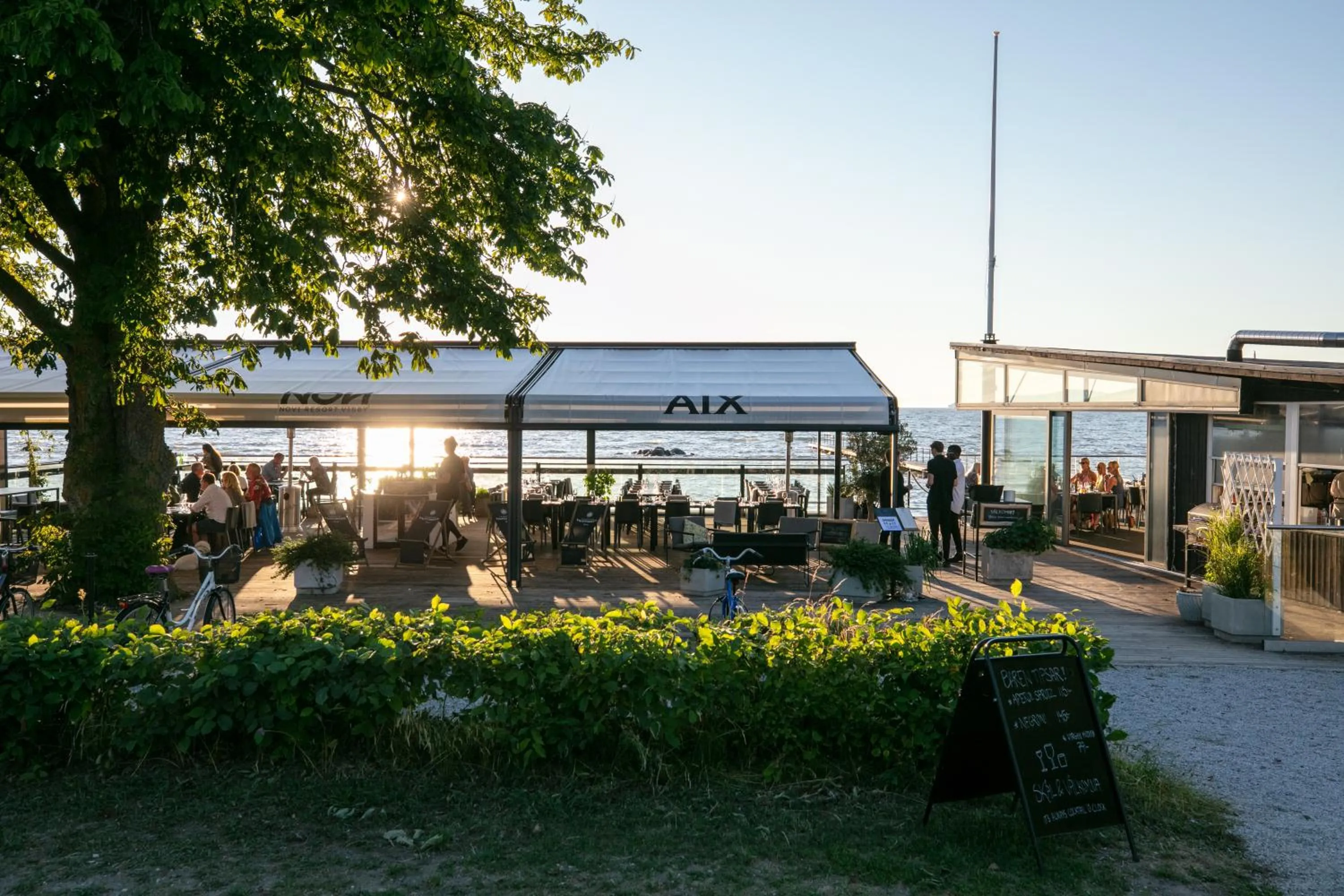 Restaurant/places to eat in NOVI Resort