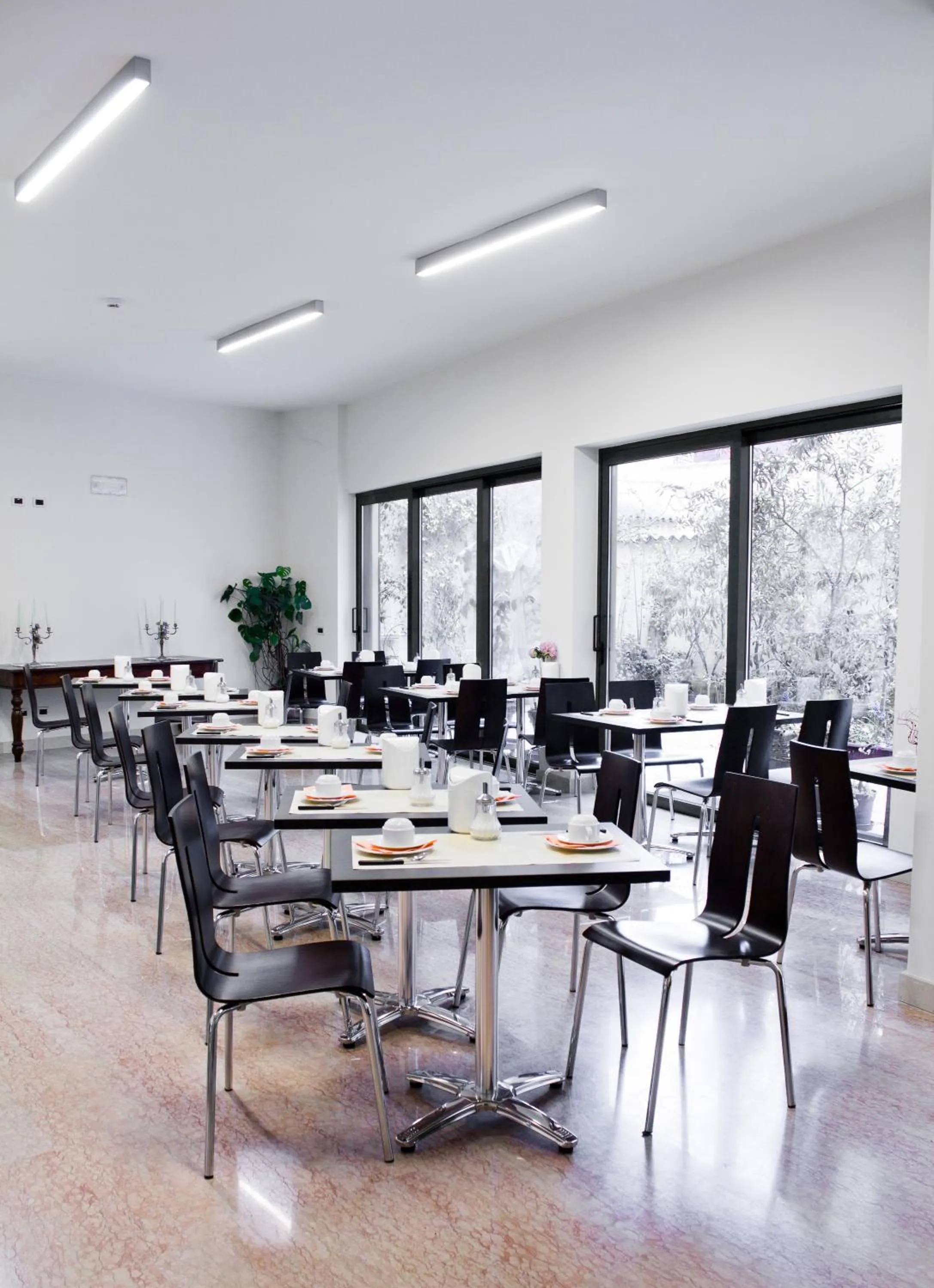 Restaurant/places to eat in Hotel Siena