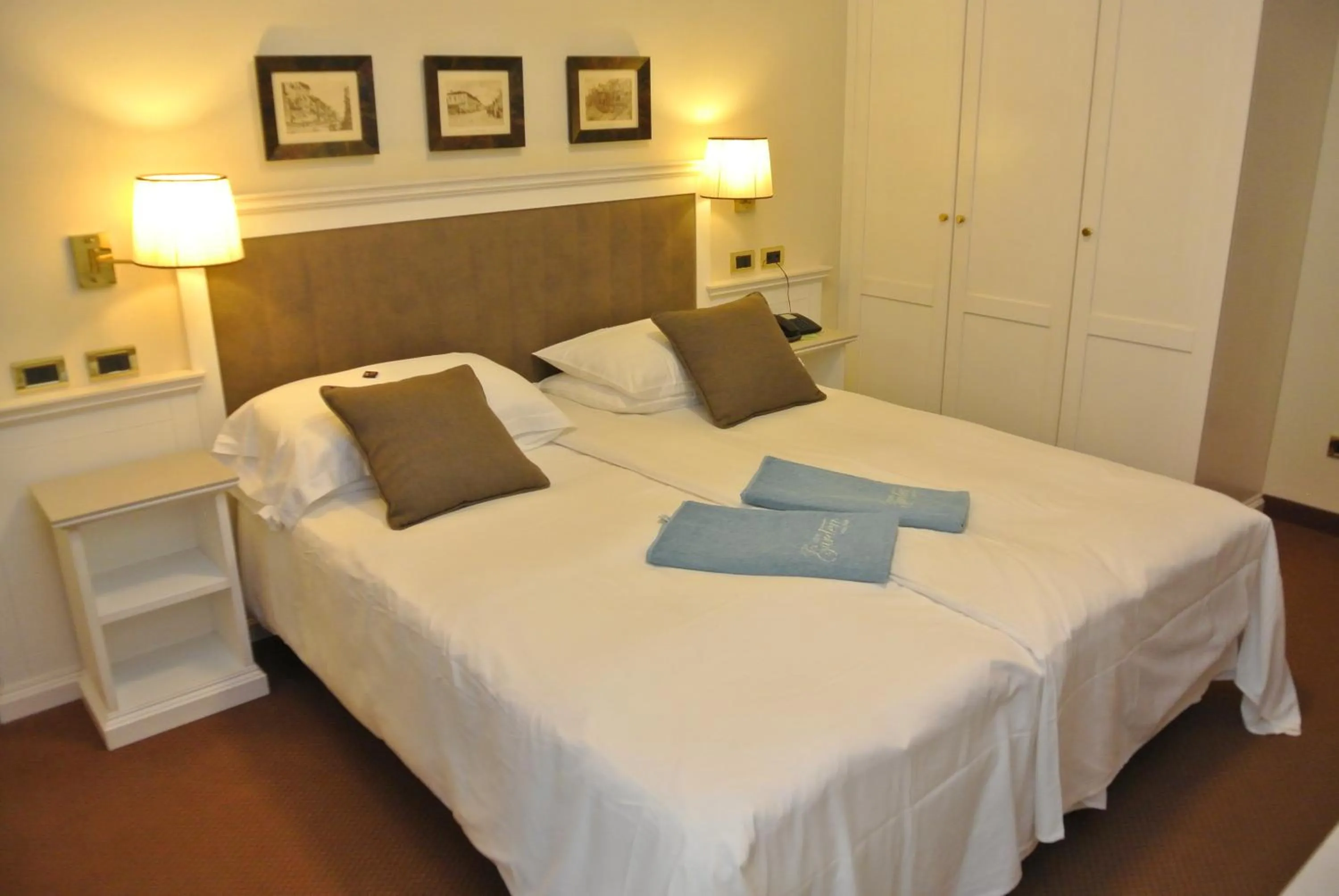 Photo of the whole room, Bed in Hotel Garden