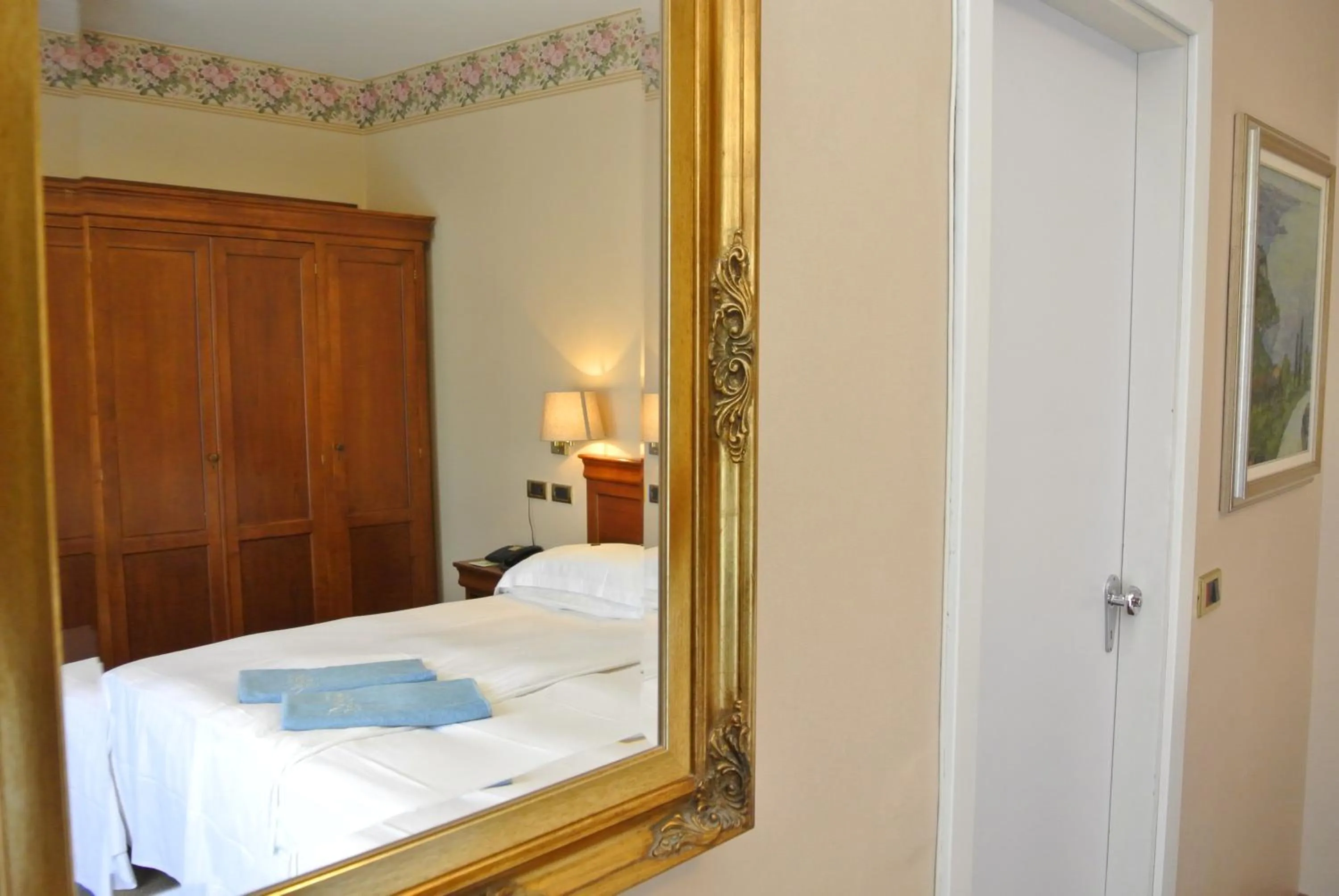 Photo of the whole room, Bed in Hotel Garden