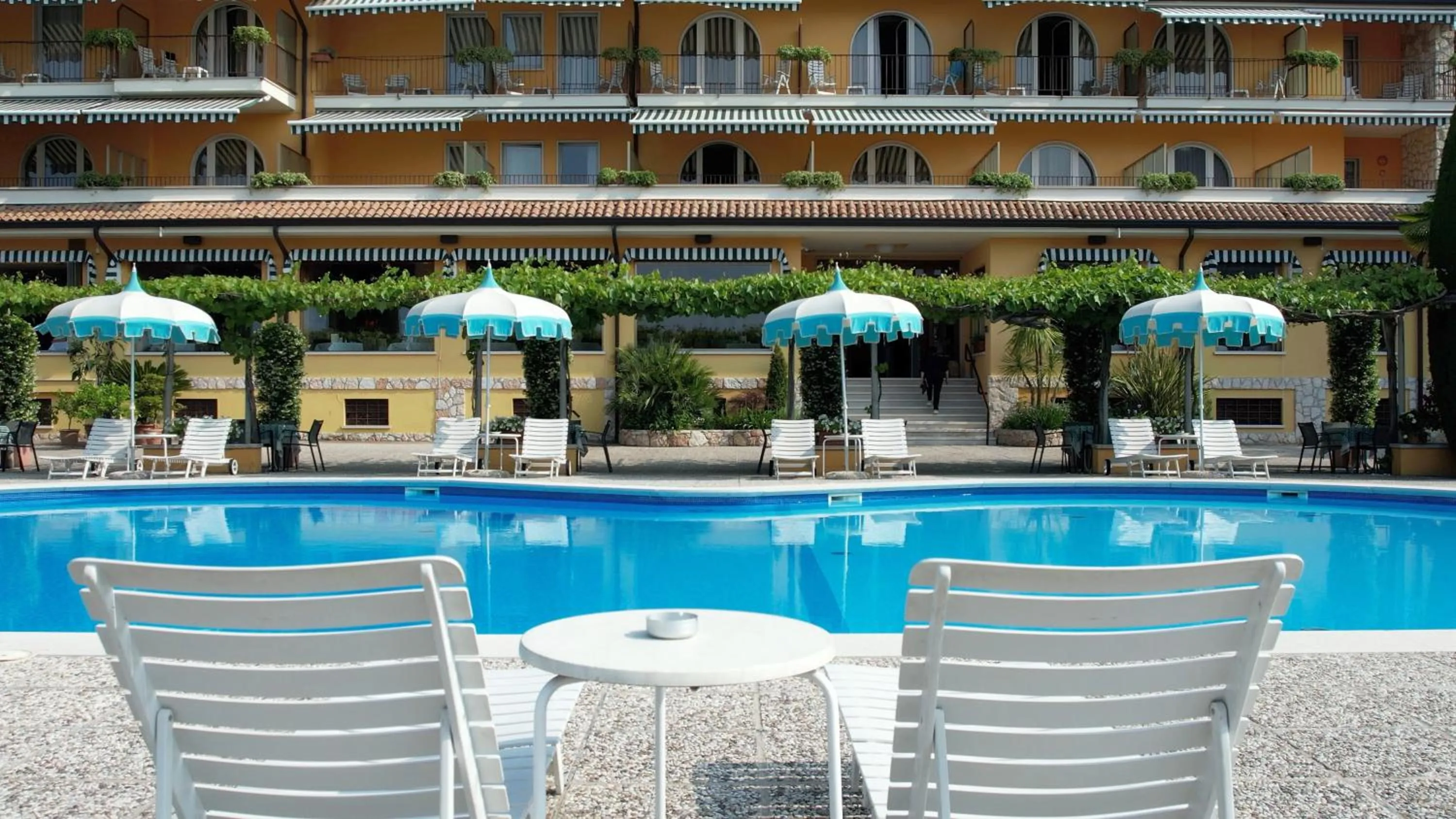Pool view in Hotel Garden