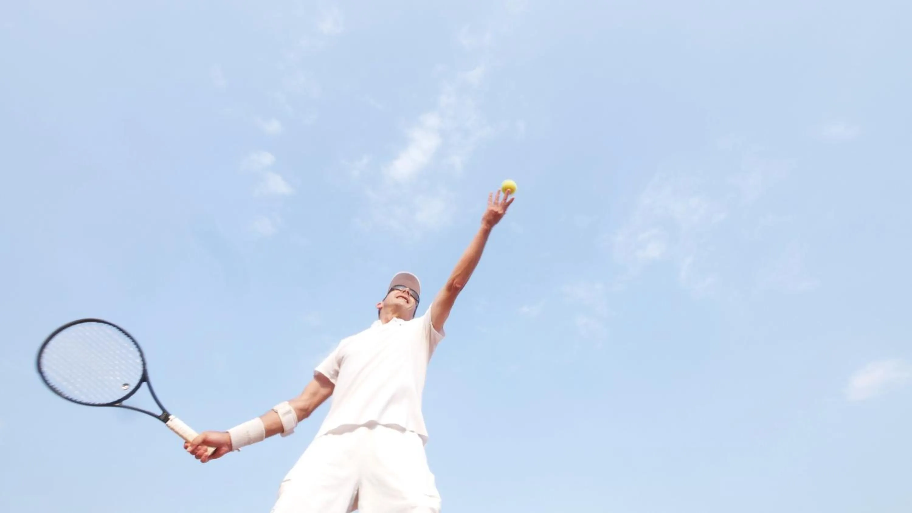 Tennis court in Hotel Garden