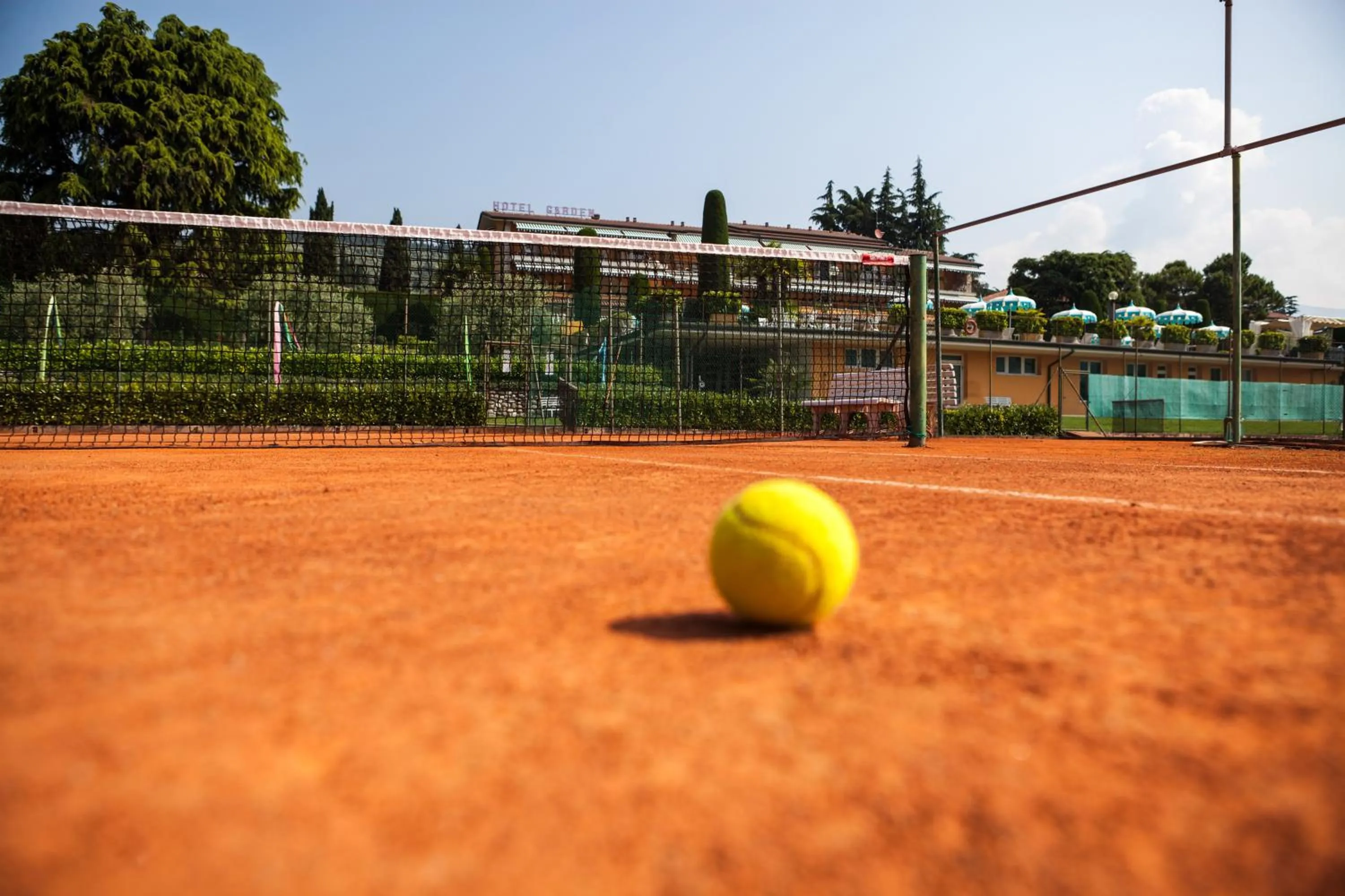 Tennis court in Hotel Garden