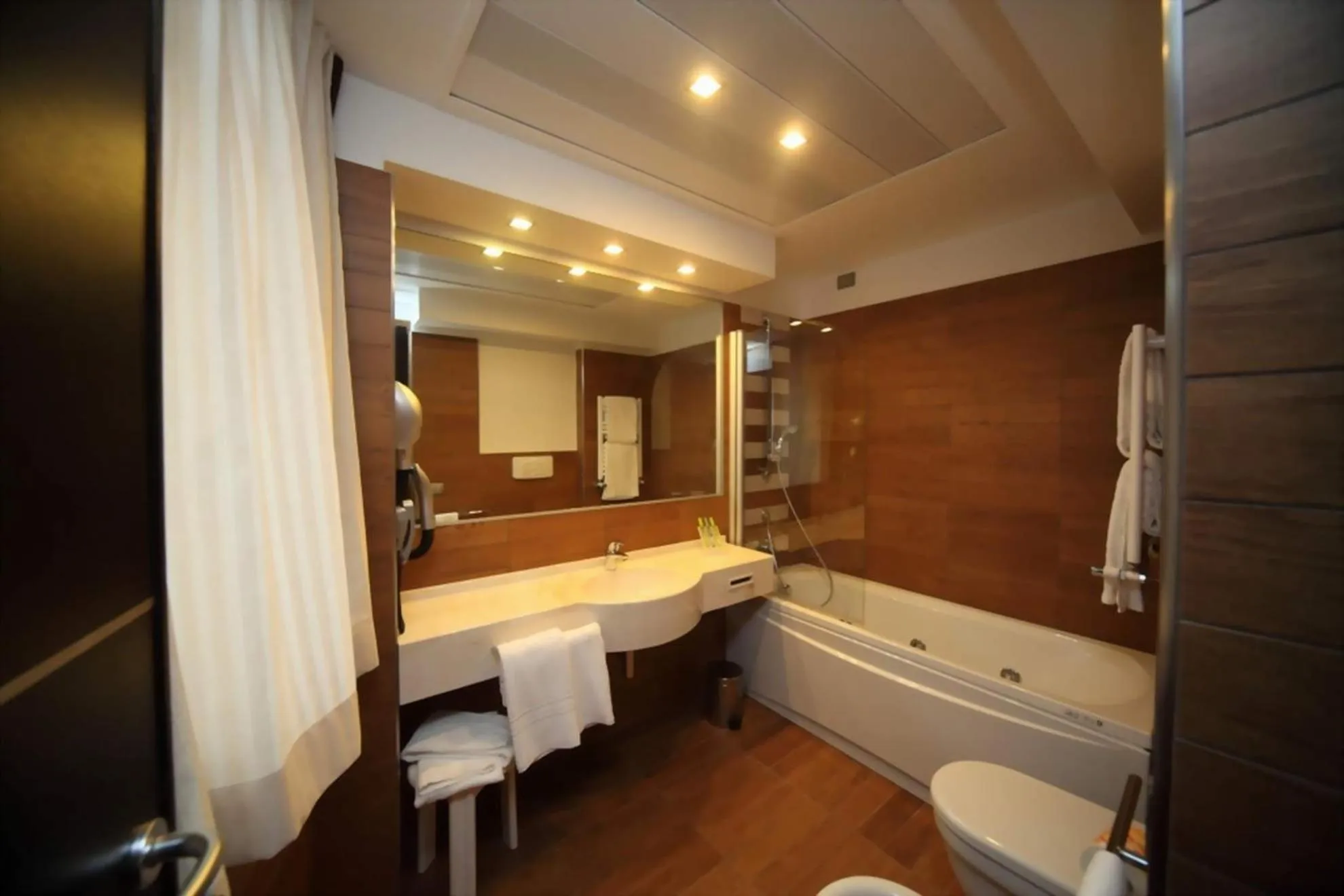 Bathroom in E' Hotel