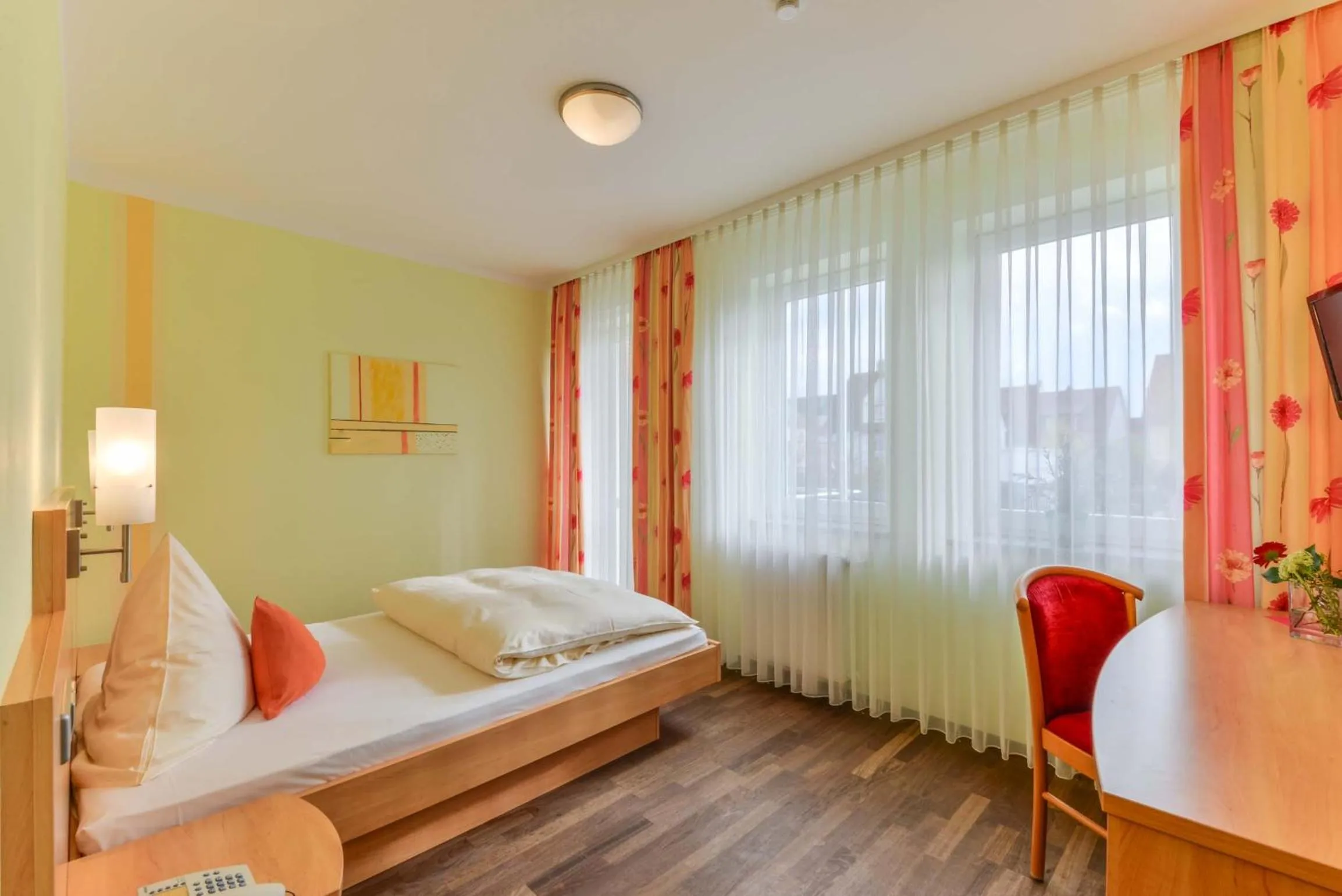 Photo of the whole room, Bed in Hotel Peterhof