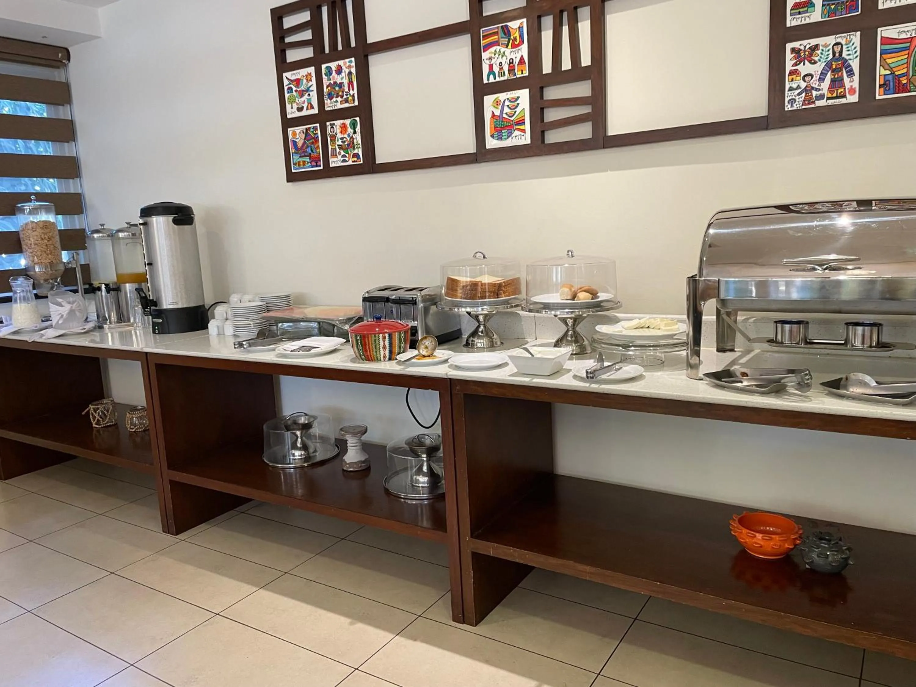 Restaurant/places to eat in Hotel Gardenia Inn