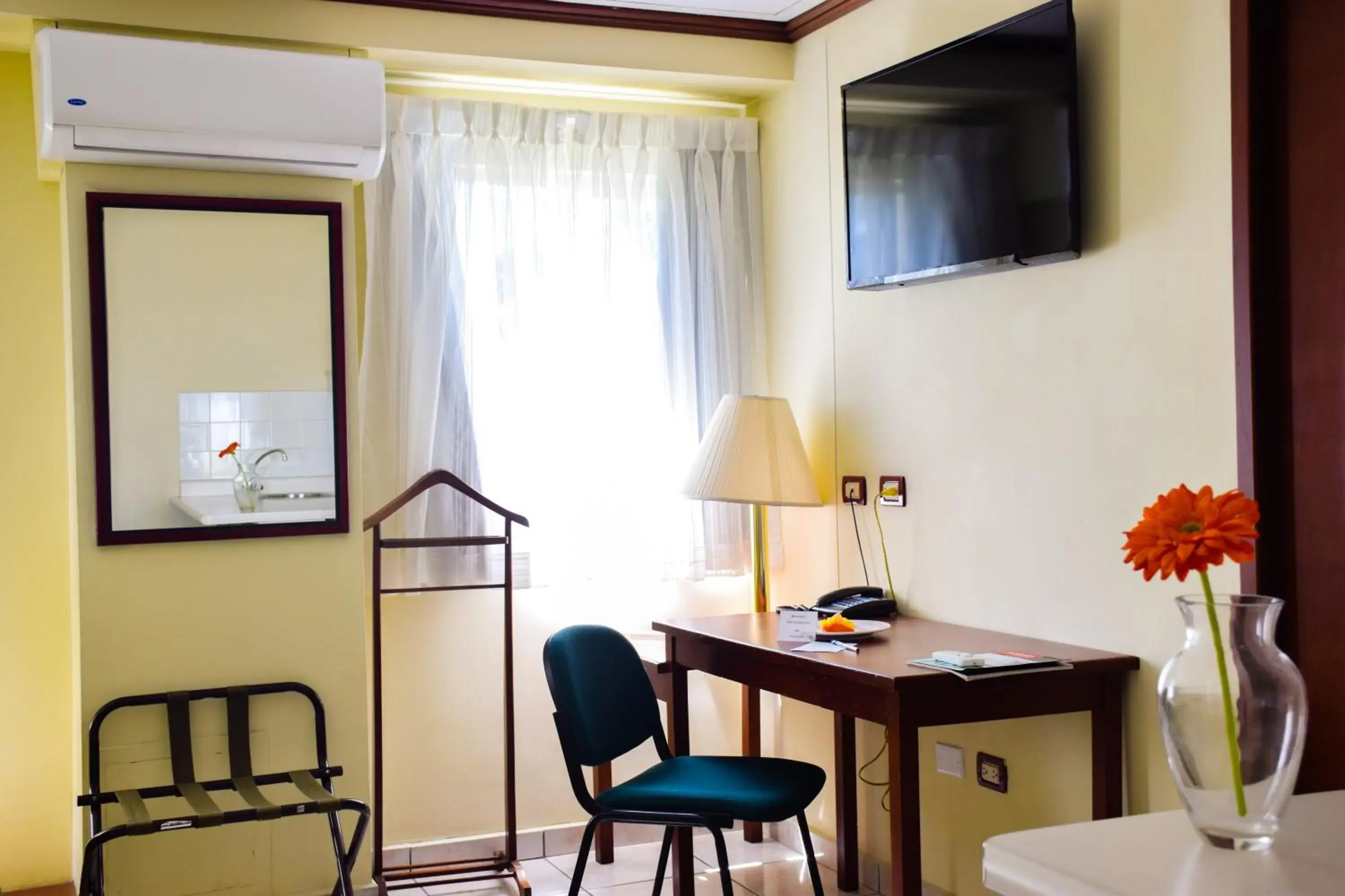 Double Room with one bed - single occupancy in Hotel Gardenia Inn Double Room with one bed - single occupancy in Hotel Gardenia Inn
