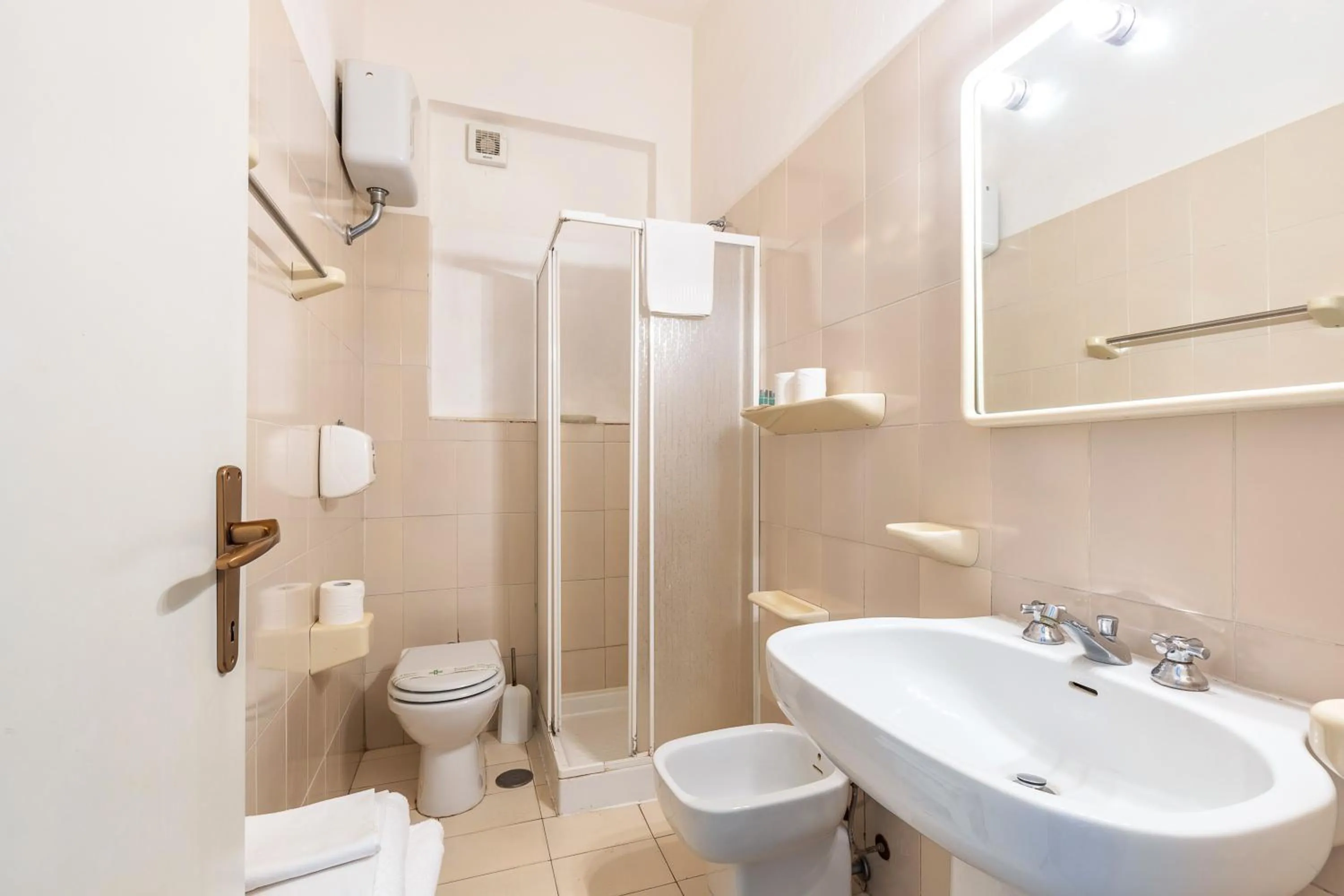 Toilet in Hotel Calamosca