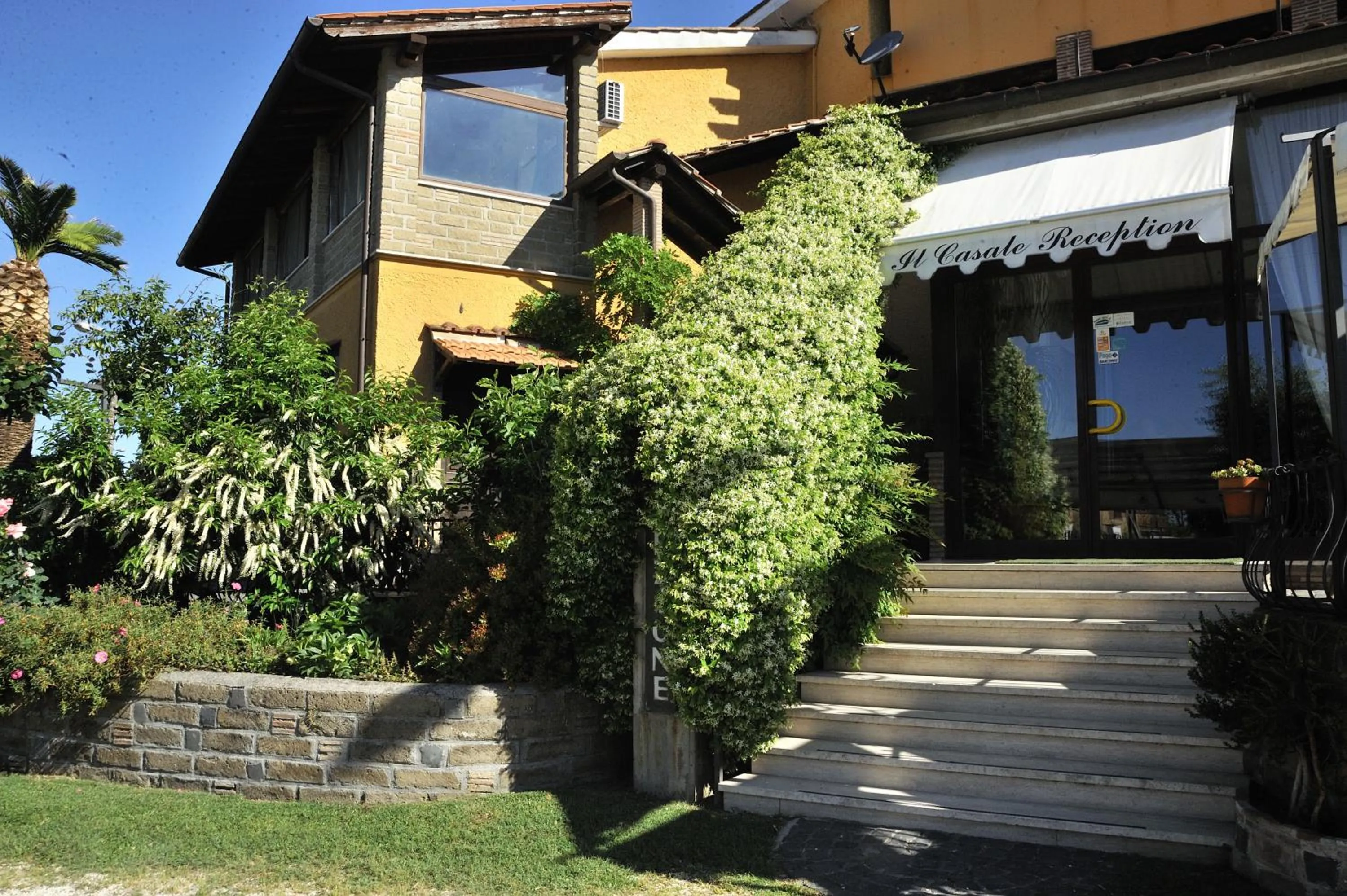 Facade/entrance in Hotel Il Casale