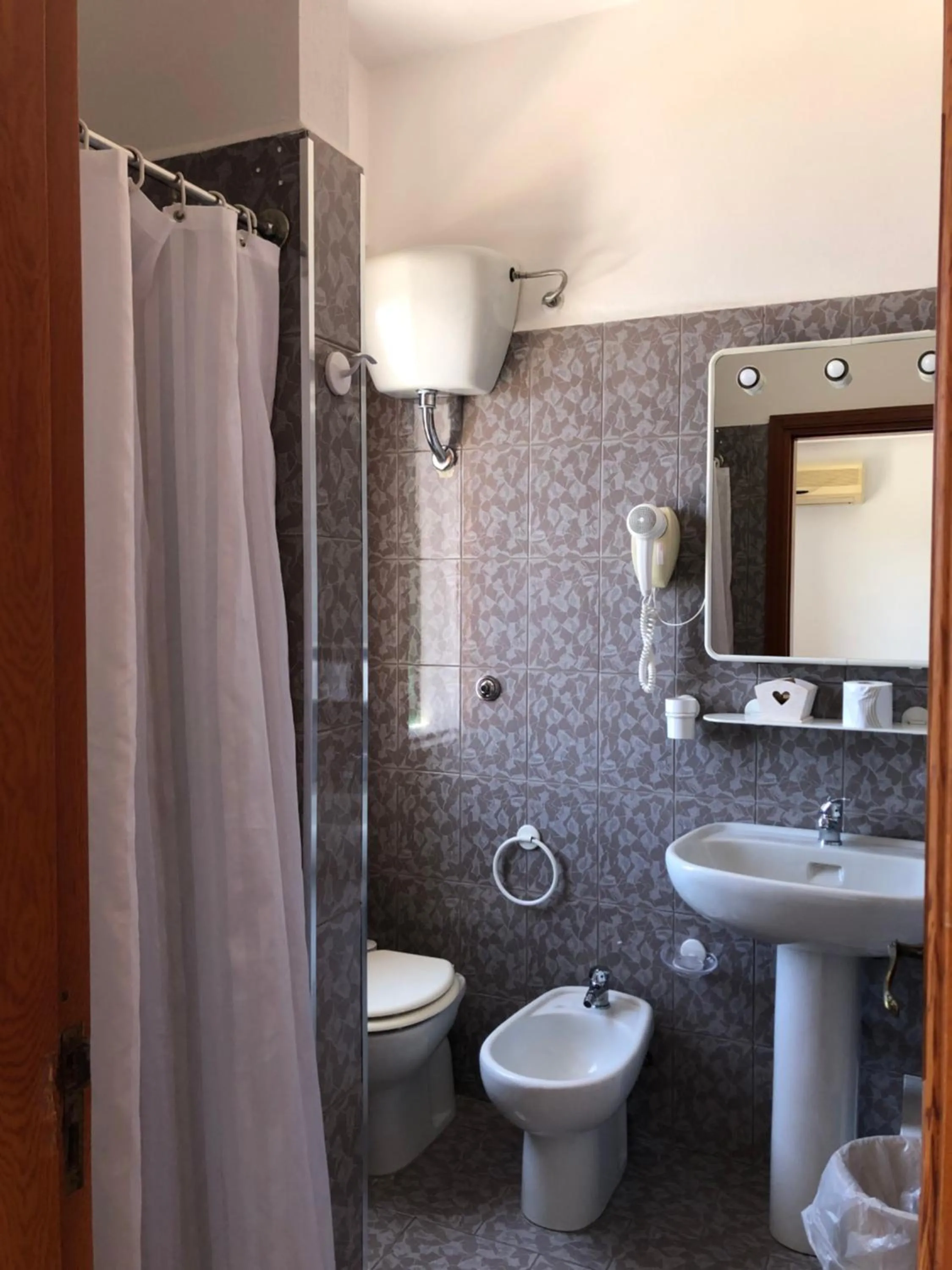 Shower in Hotel Ariston
