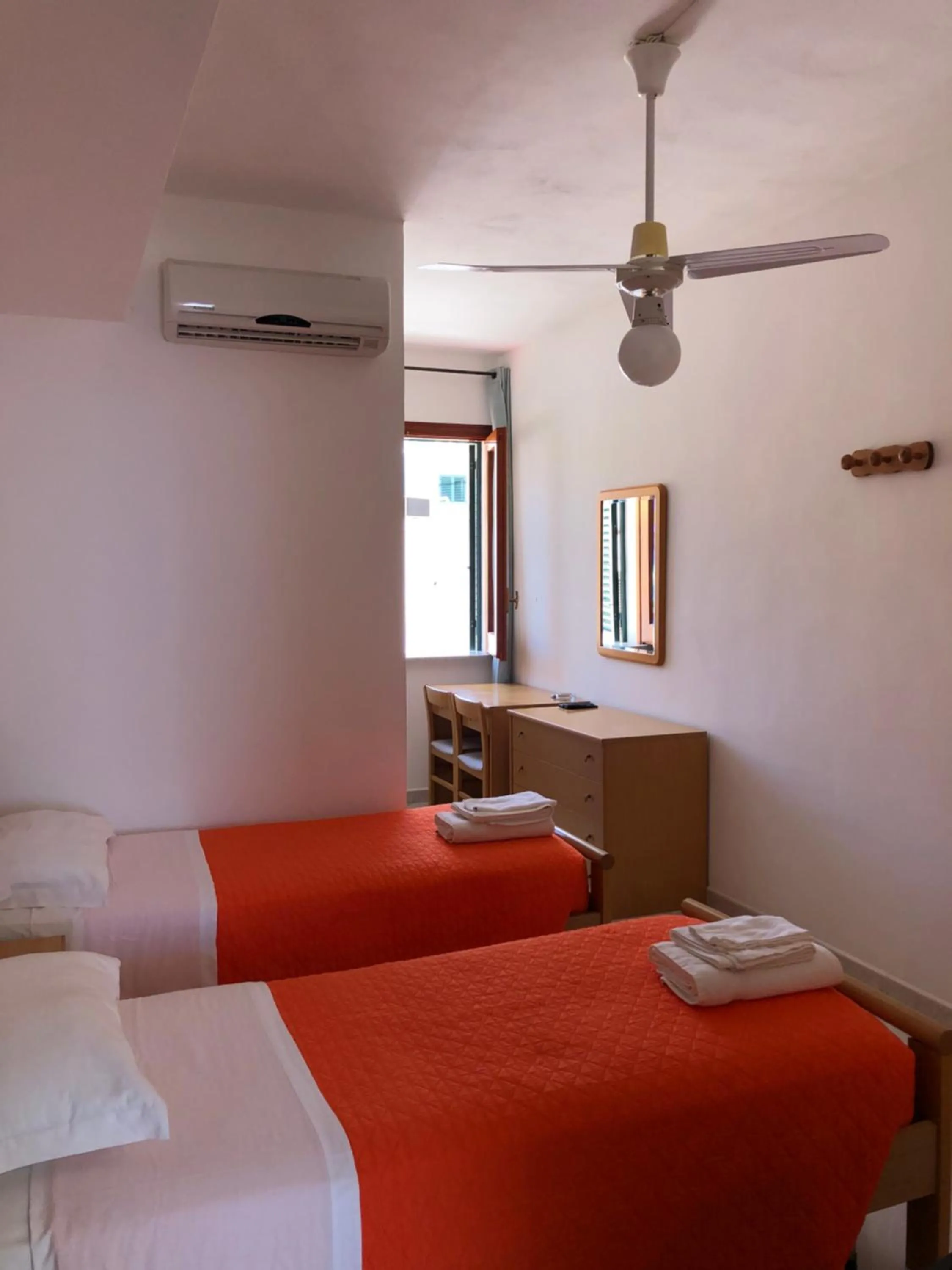 air conditioner, Bed in Hotel Ariston