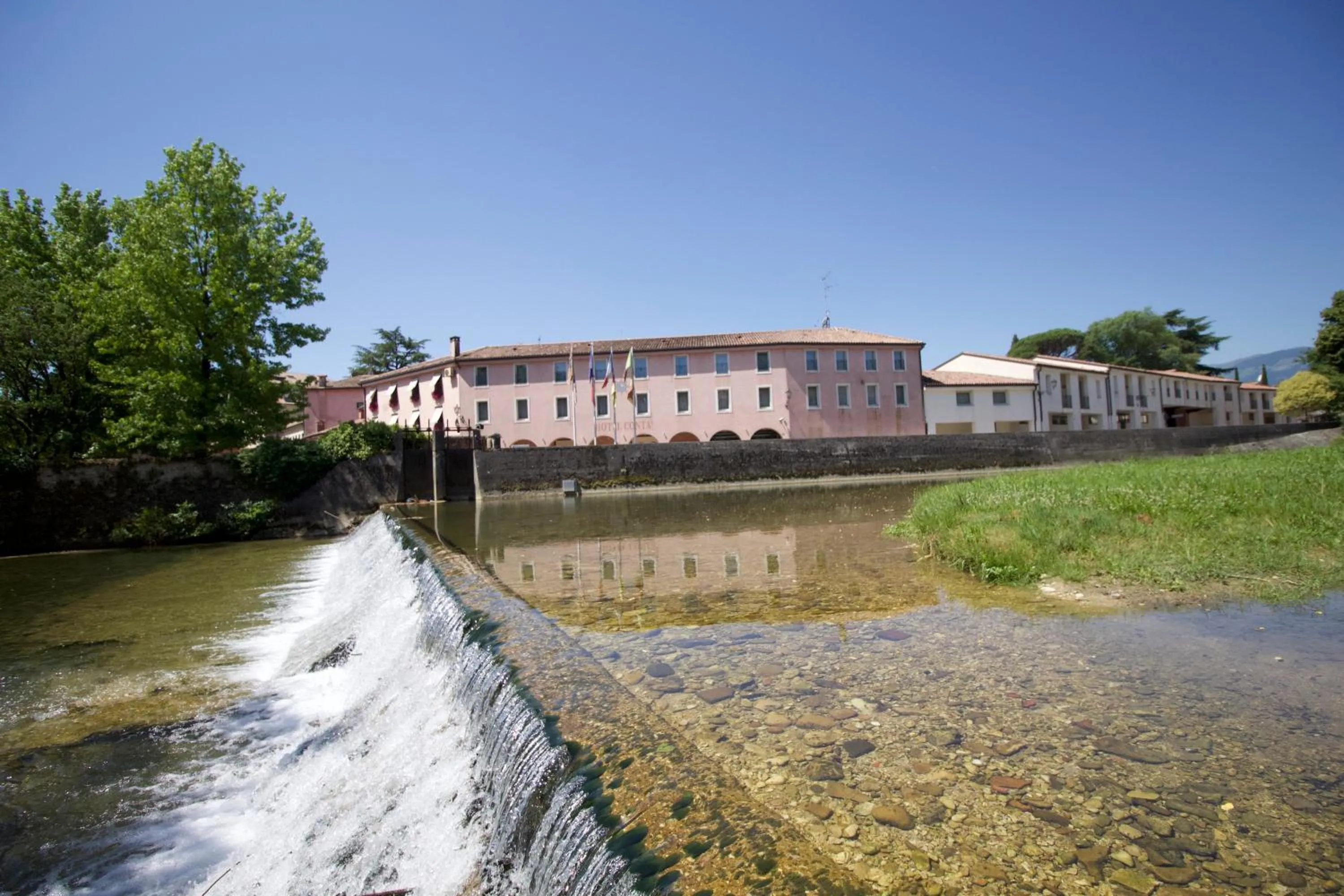 Property building in Hotel Contà Taste The Experience