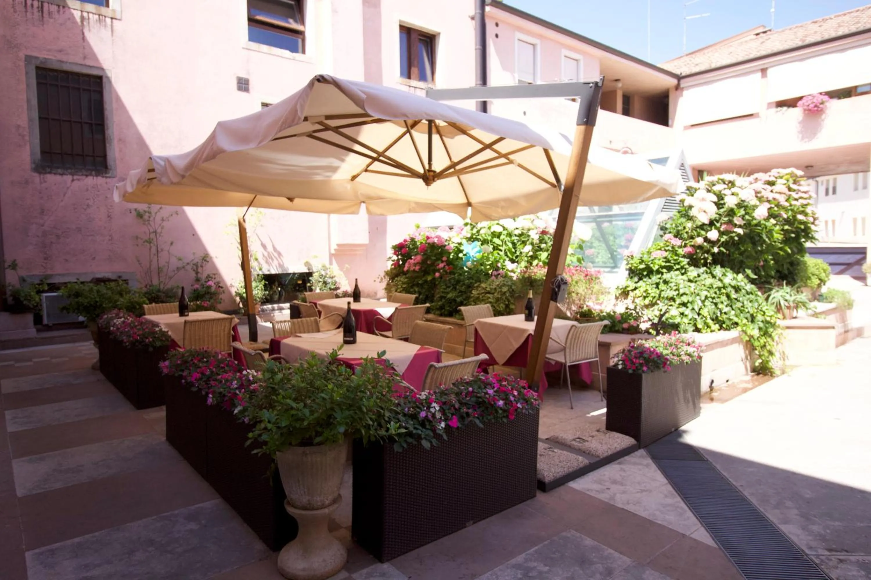 Patio in Hotel Contà Taste The Experience